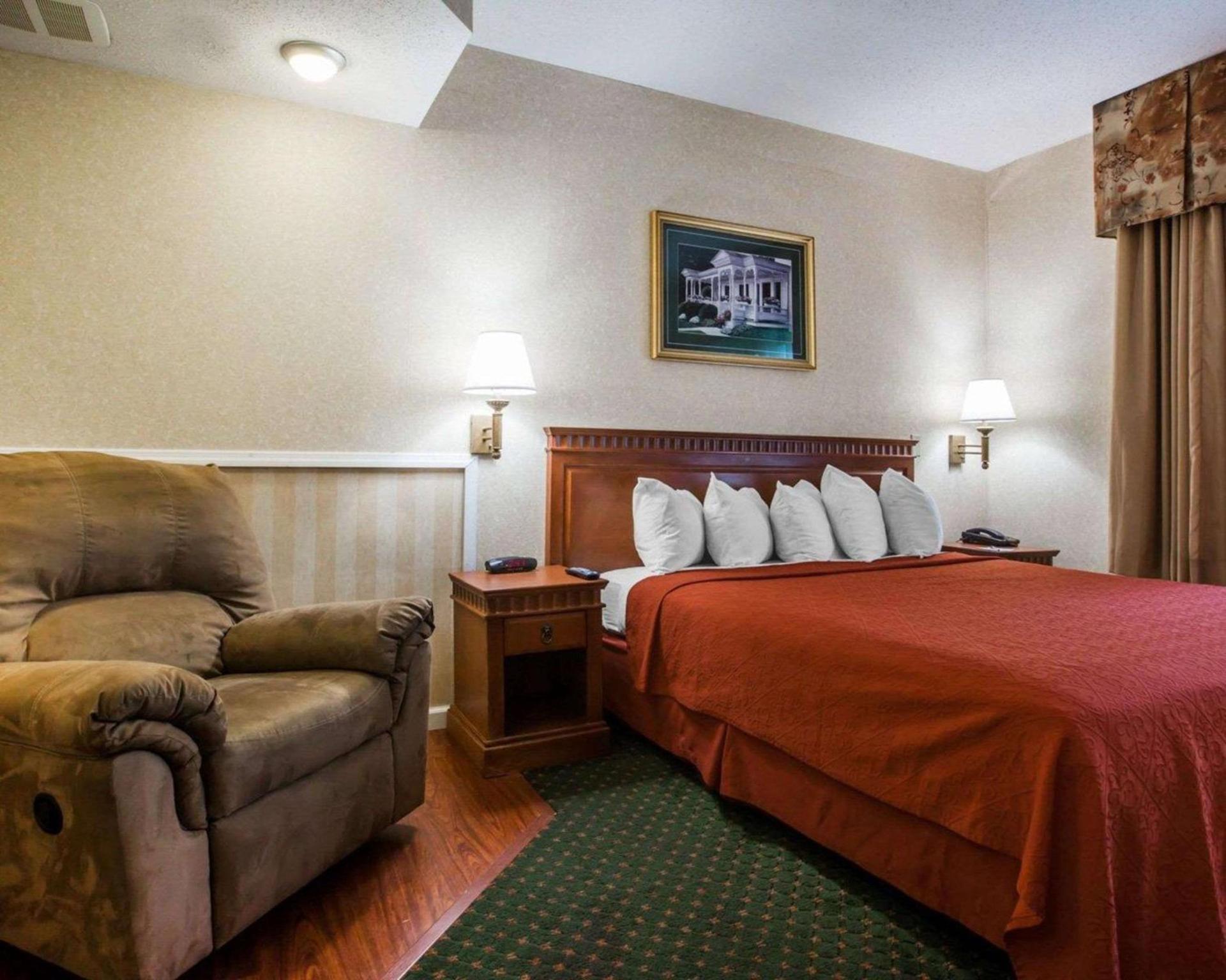 Econo Lodge Glens Falls - Lake George photo 17