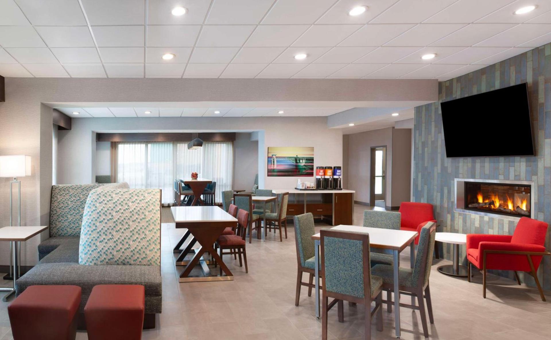 Hampton Inn Ogallala photo 14