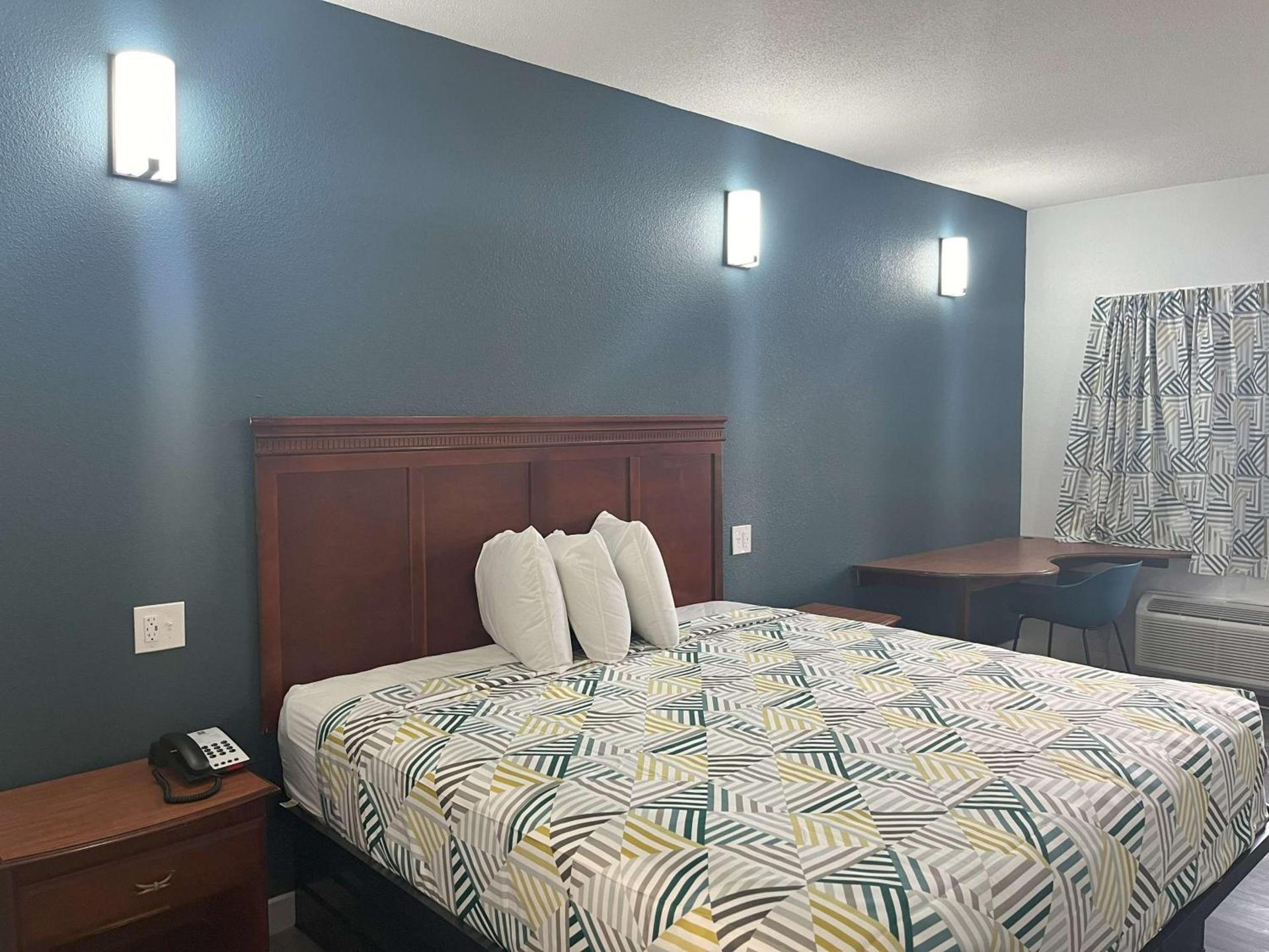 Motel 6 Cleveland, MS – Delta State University photo 6