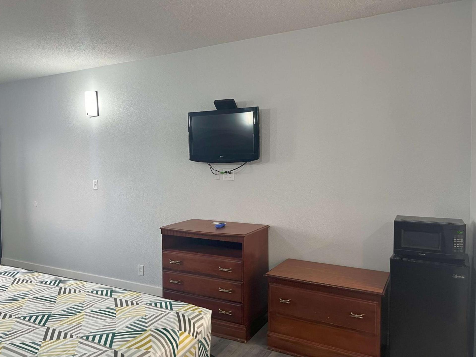 Motel 6 Cleveland, MS – Delta State University photo 8