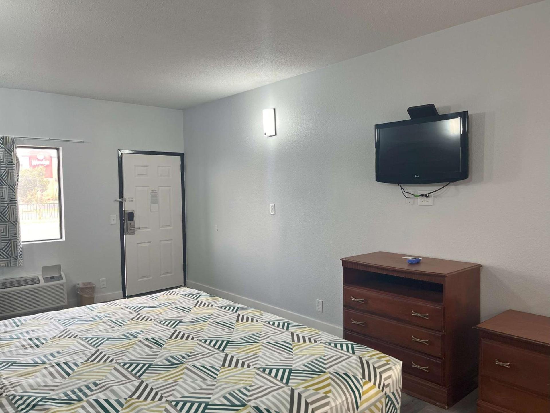 Motel 6 Cleveland, MS – Delta State University photo 10