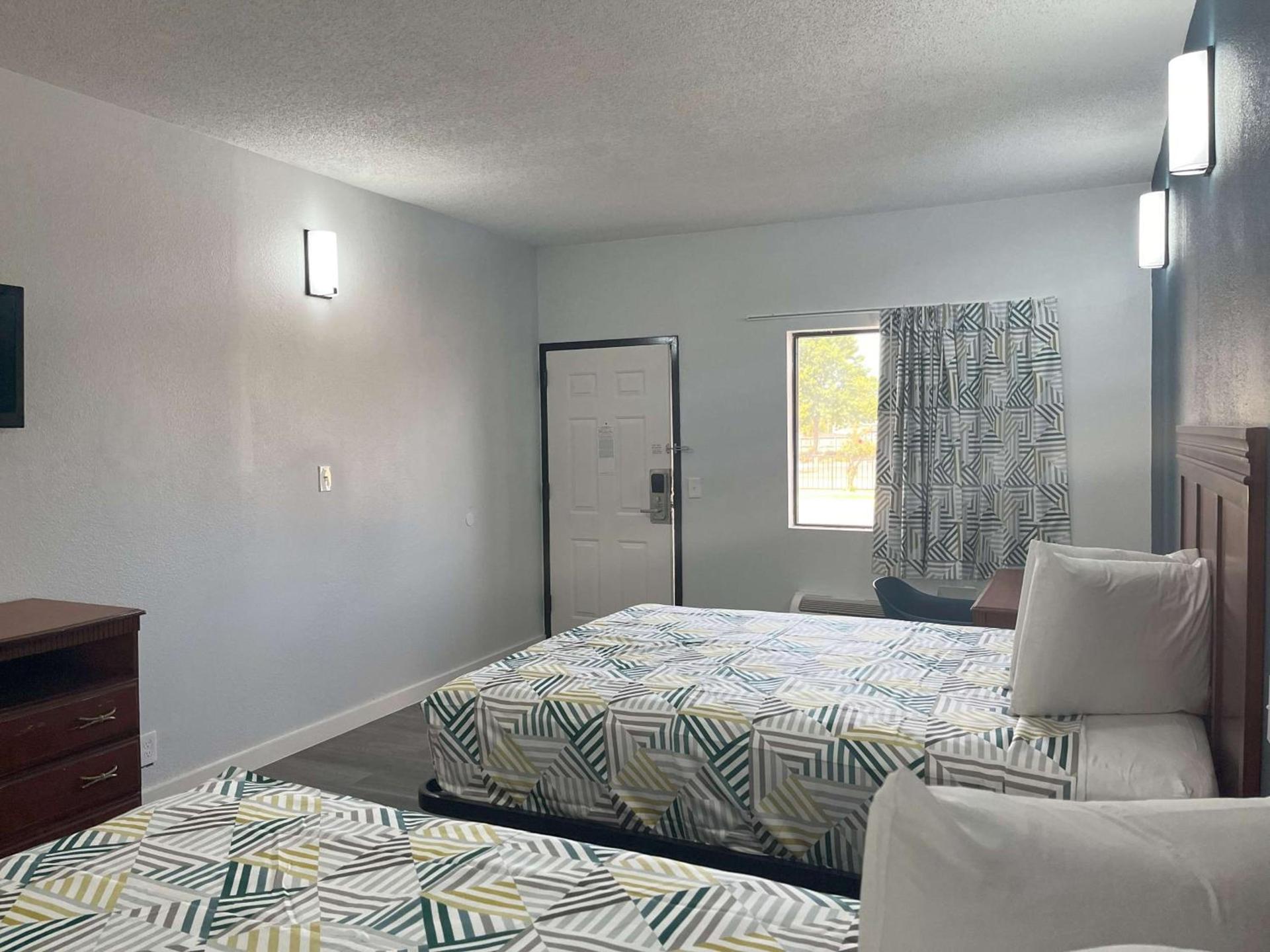 Motel 6 Cleveland, MS – Delta State University photo 13