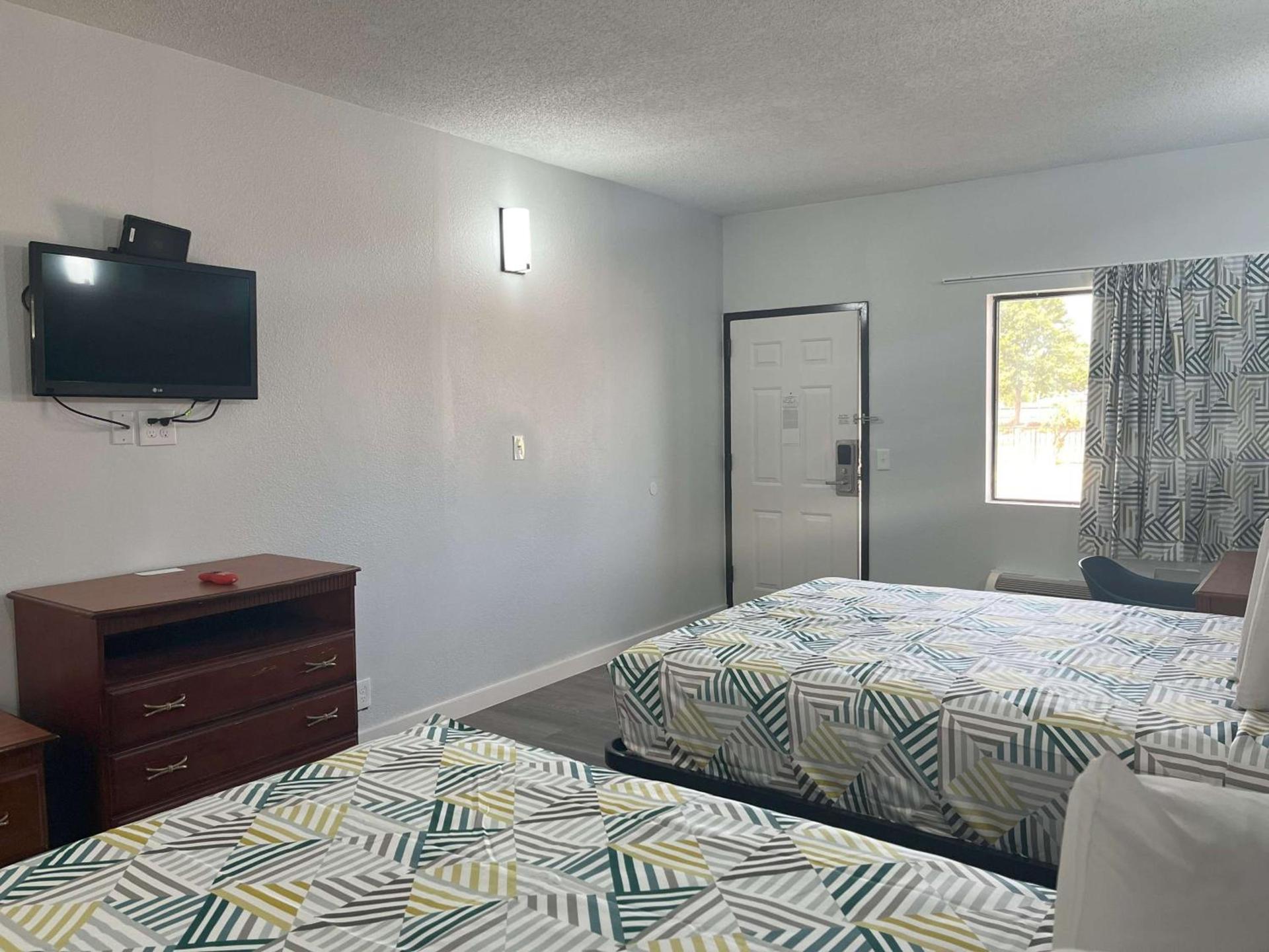 Motel 6 Cleveland, MS – Delta State University photo 15
