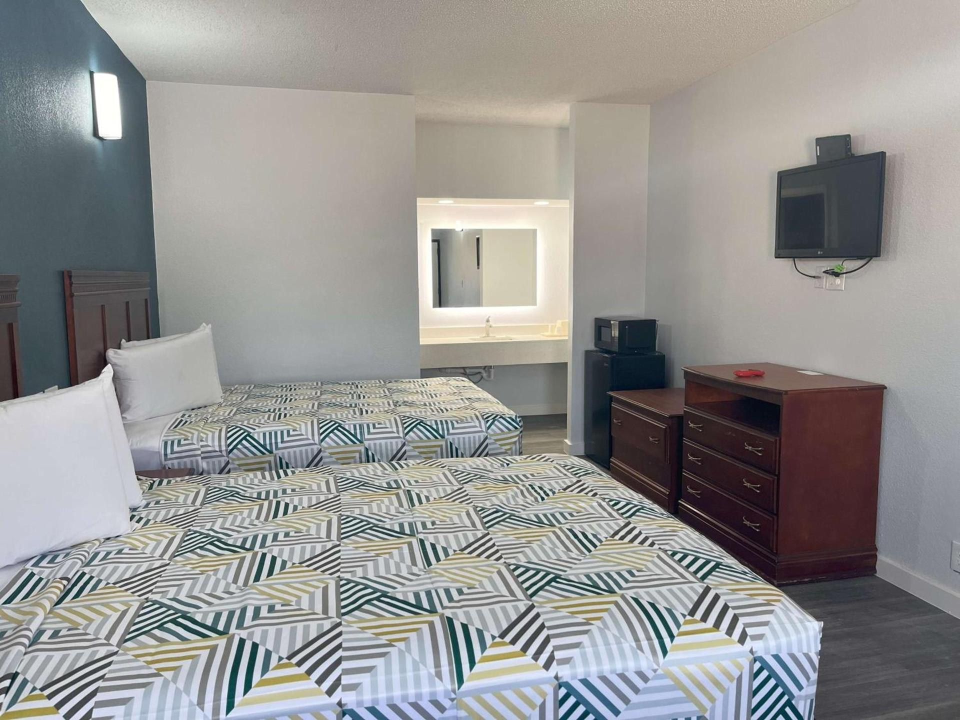 Motel 6 Cleveland, MS – Delta State University photo 16