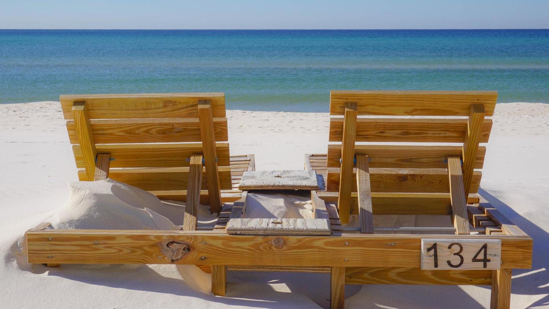 Landmark Holiday Beach photo 2