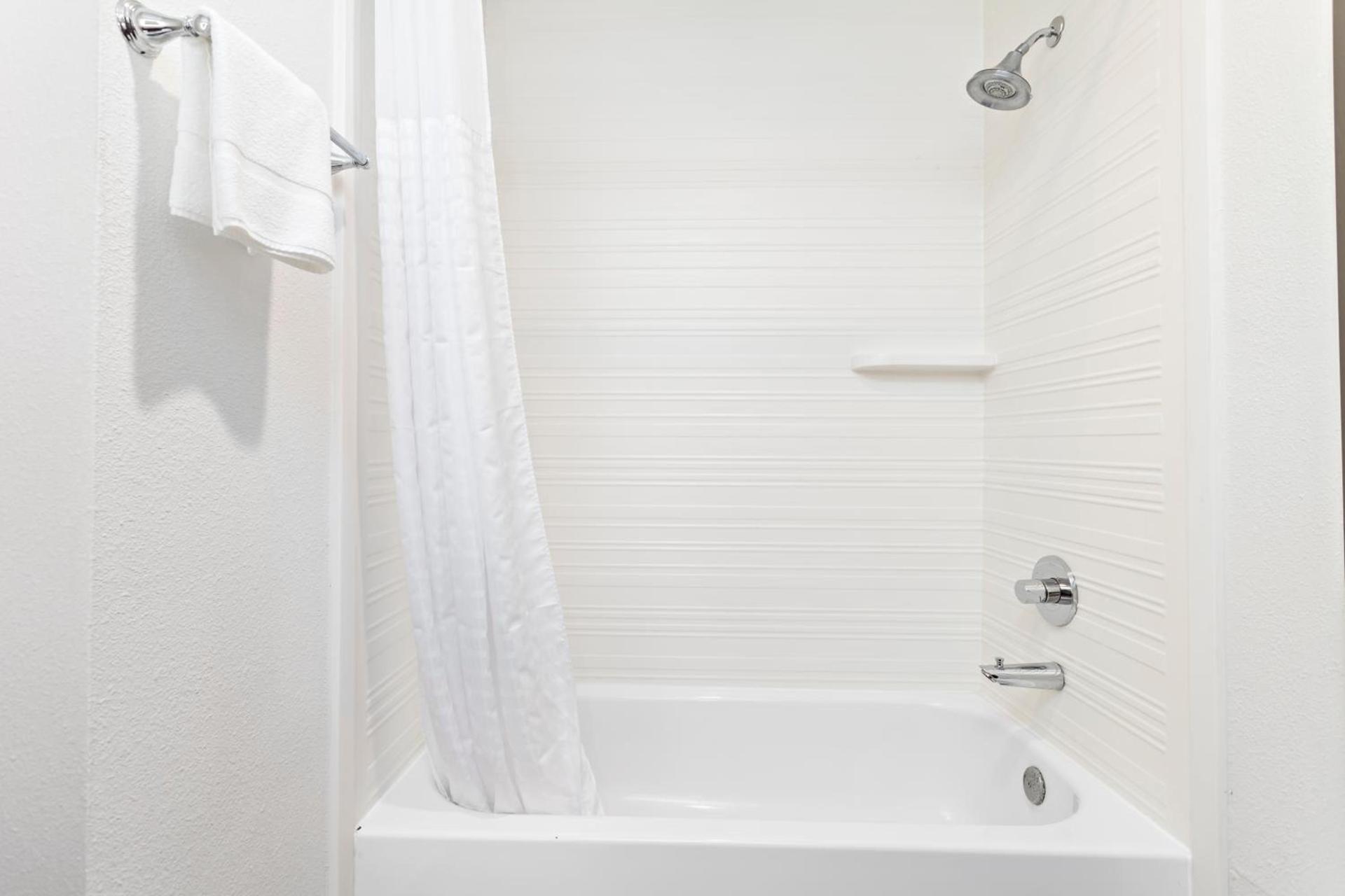 Hawthorn Extended Stay by Wyndham Port Arthur photo 32