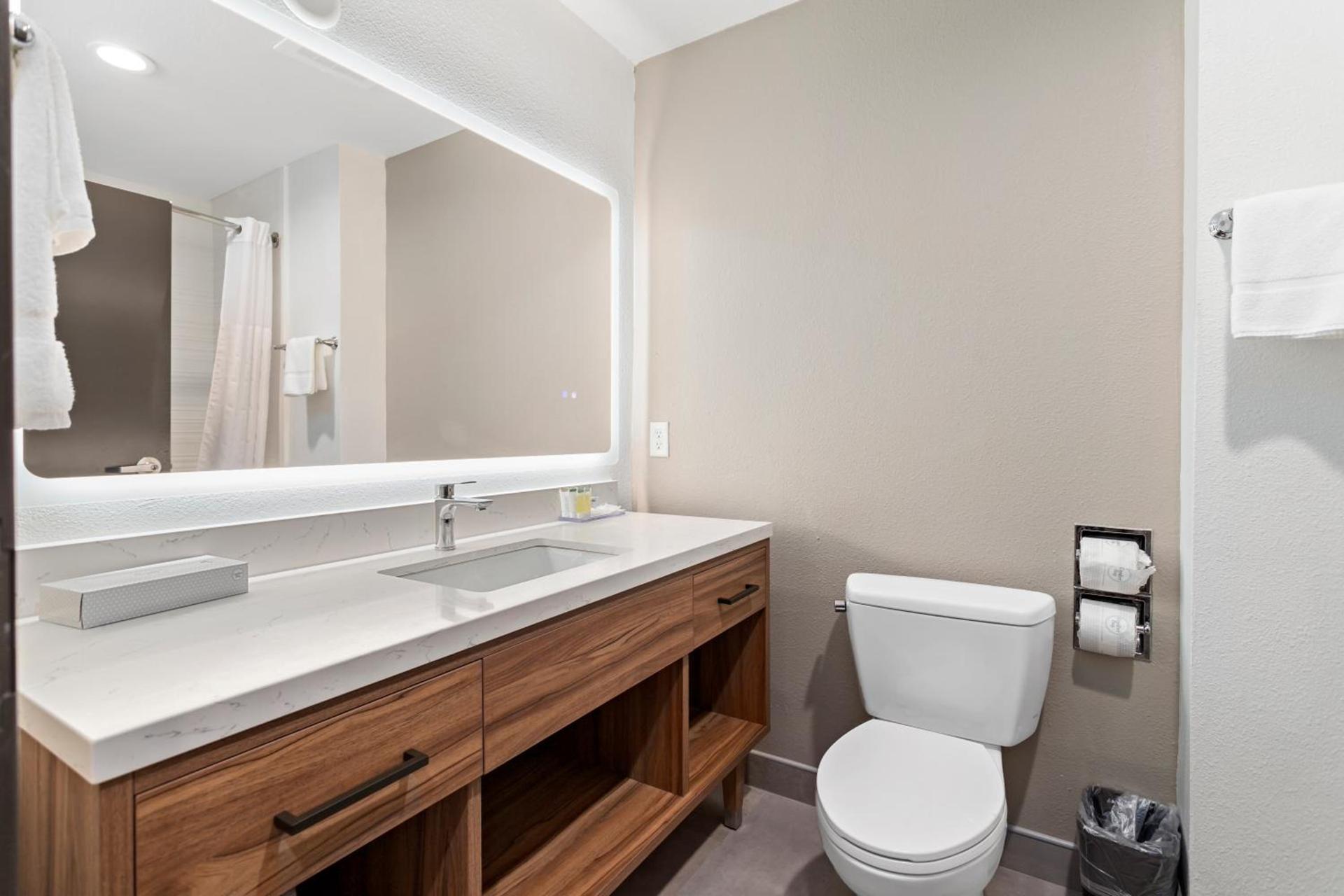 Hawthorn Extended Stay by Wyndham Port Arthur photo 27