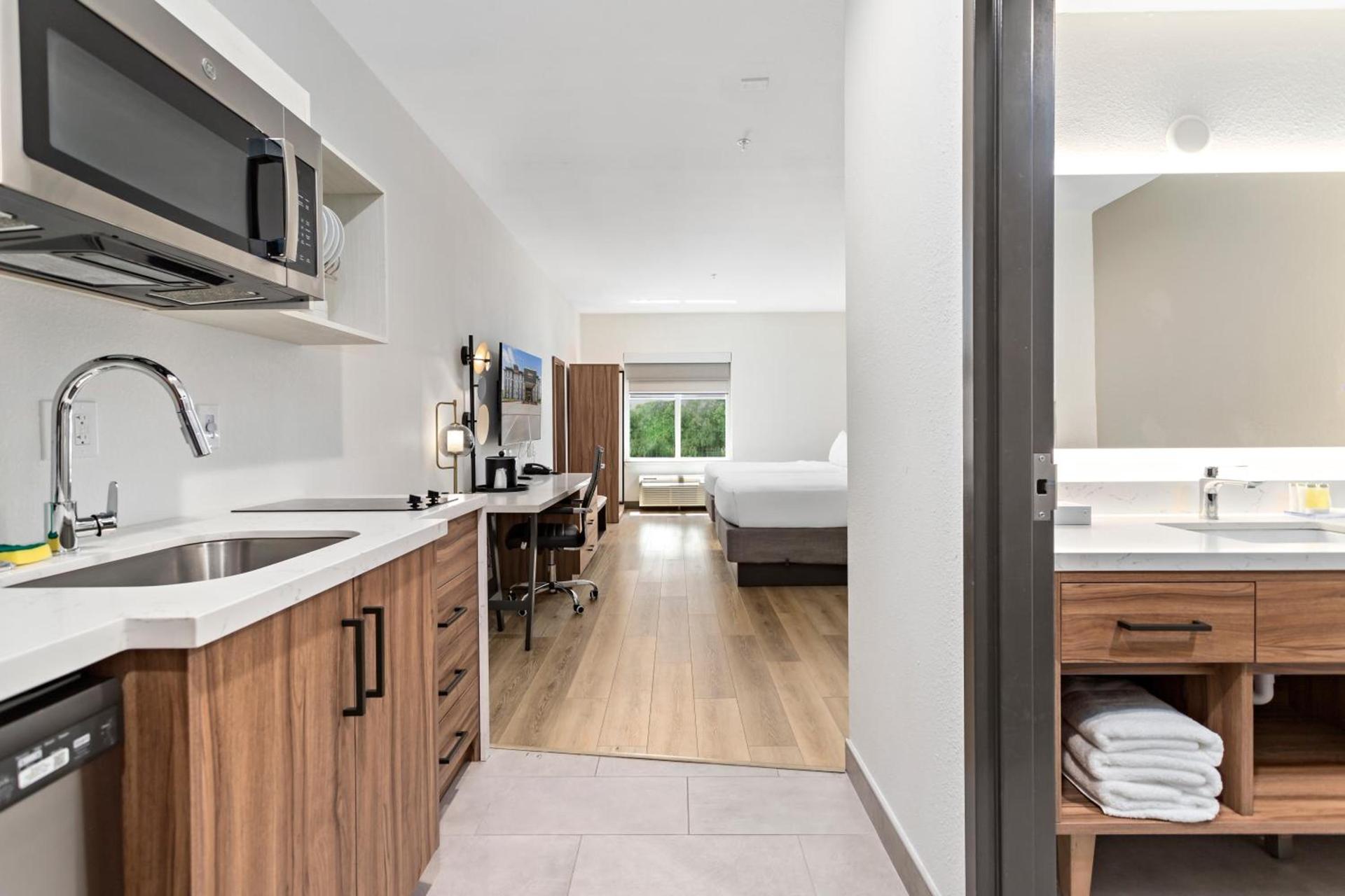 Hawthorn Extended Stay by Wyndham Port Arthur photo 36