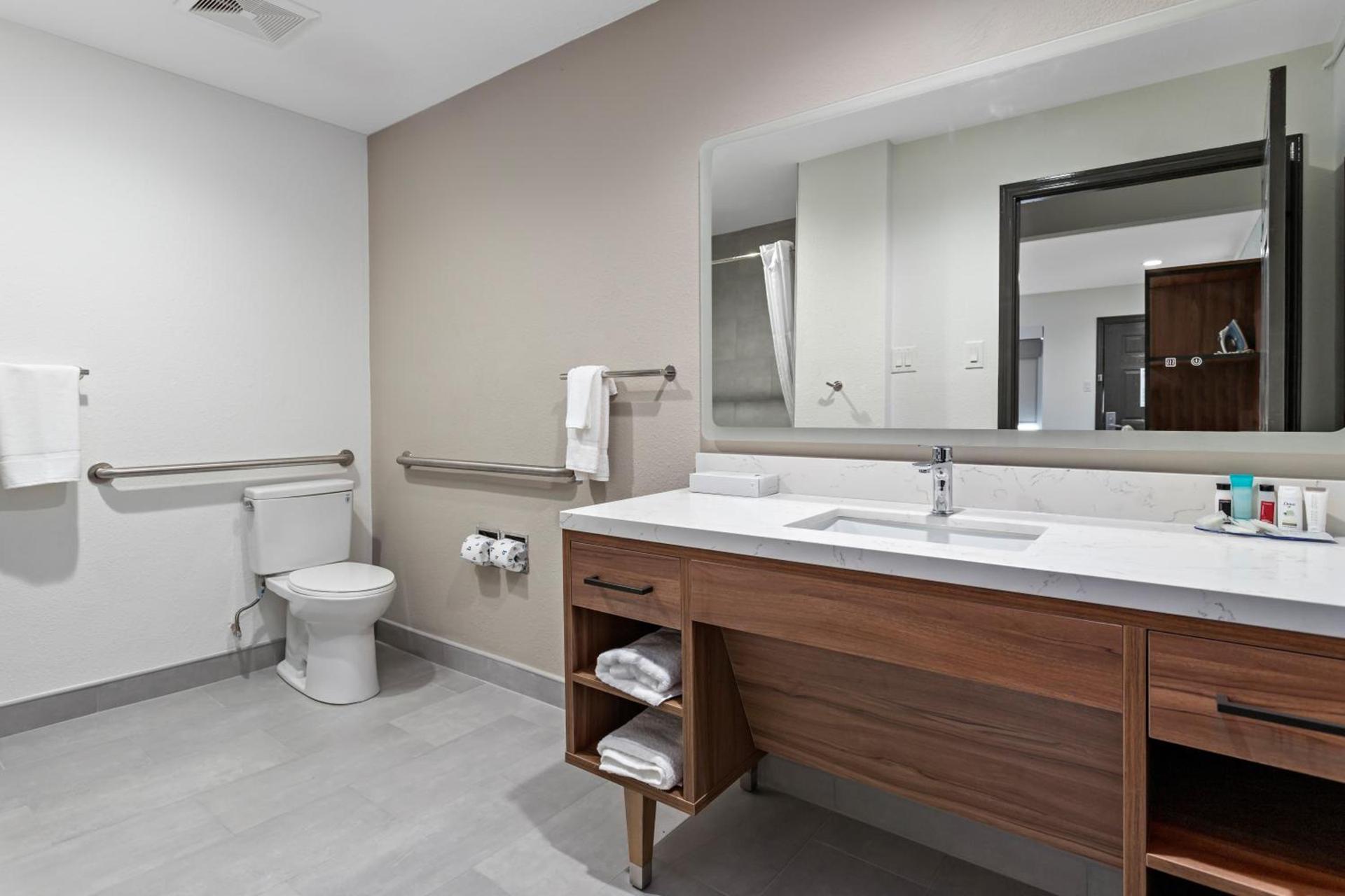 Hawthorn Extended Stay by Wyndham Port Arthur photo 41