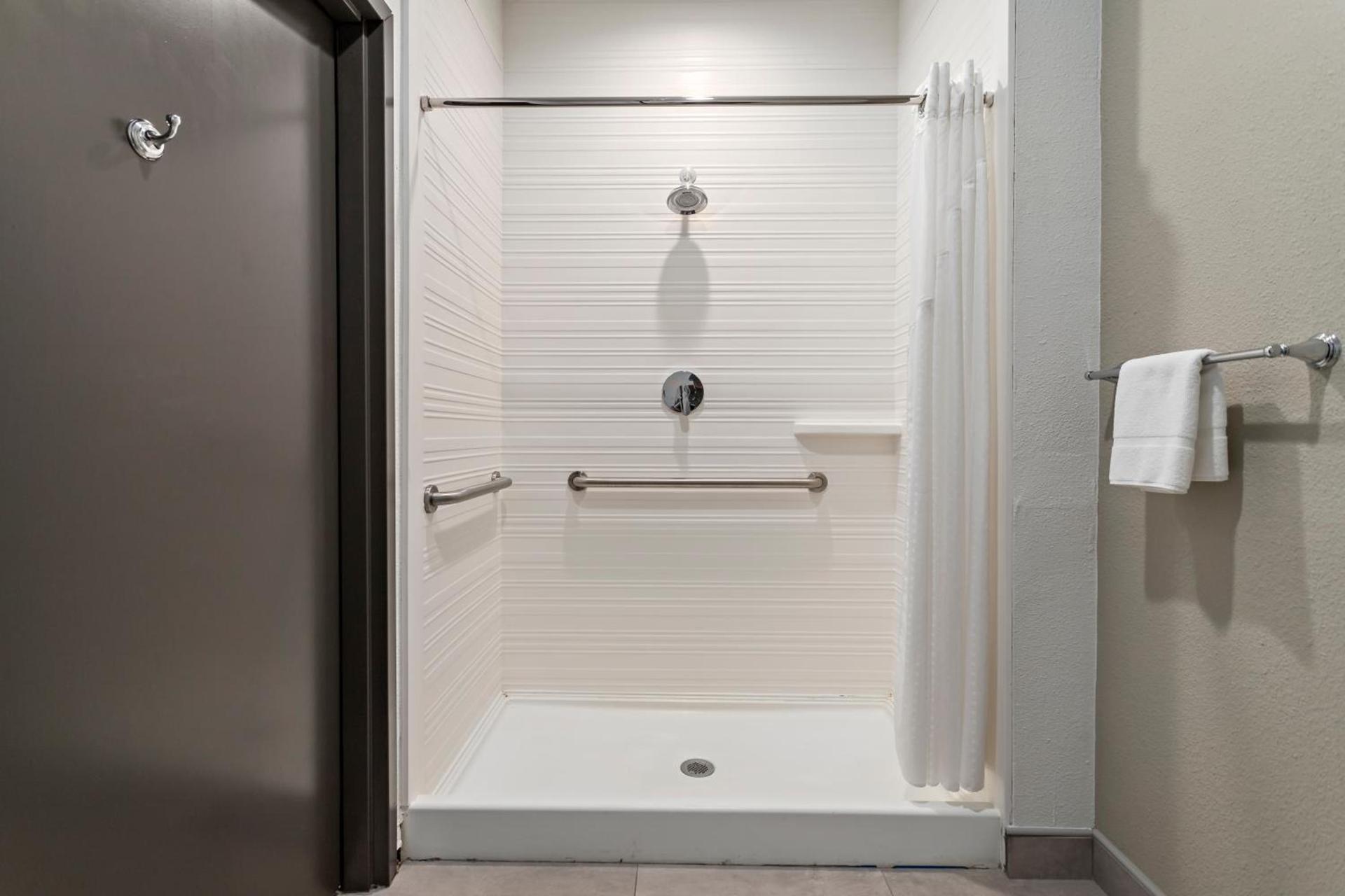 Hawthorn Extended Stay by Wyndham Port Arthur photo 43