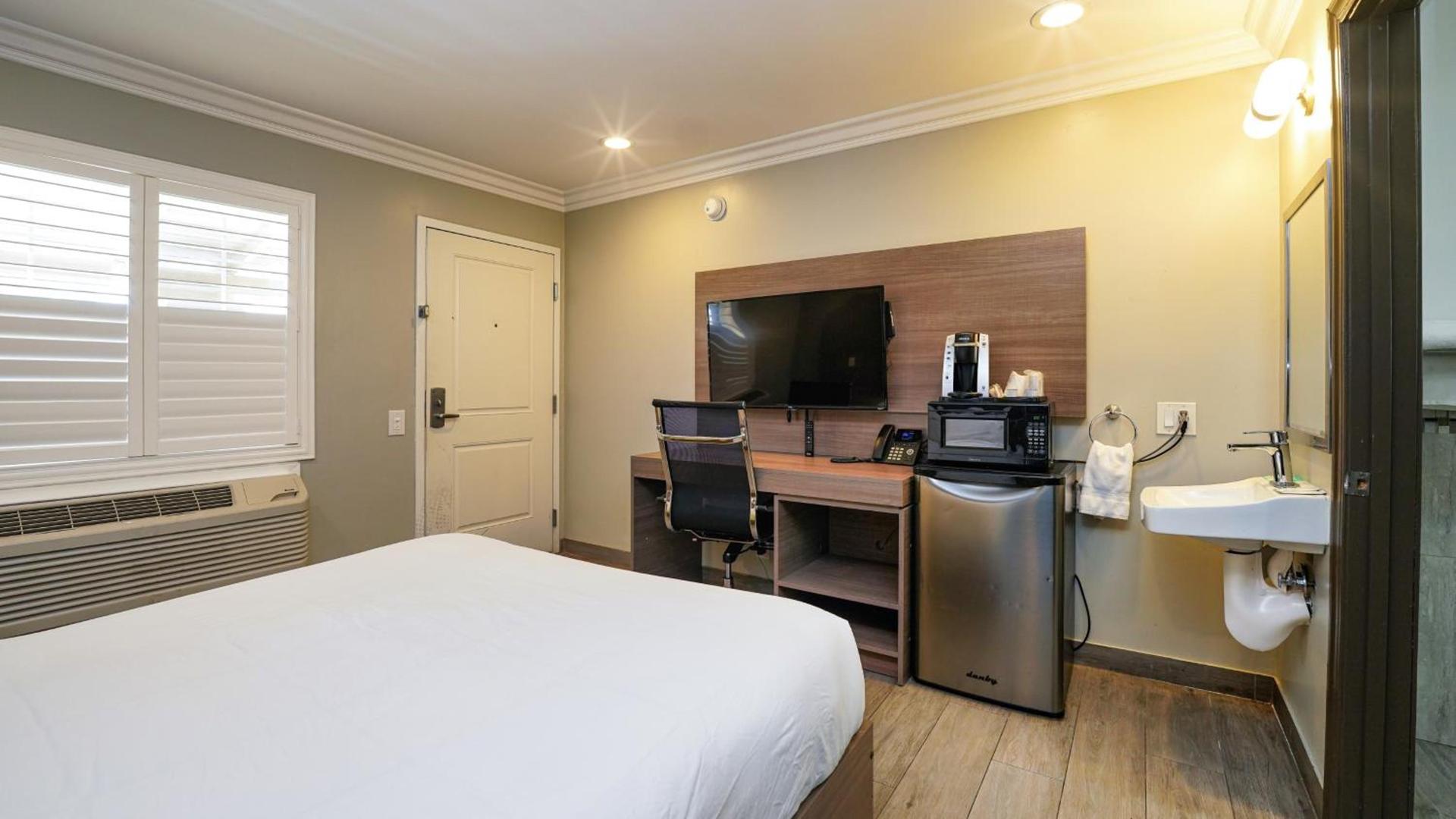 Americas Best Value Inn, Antioch photo 94