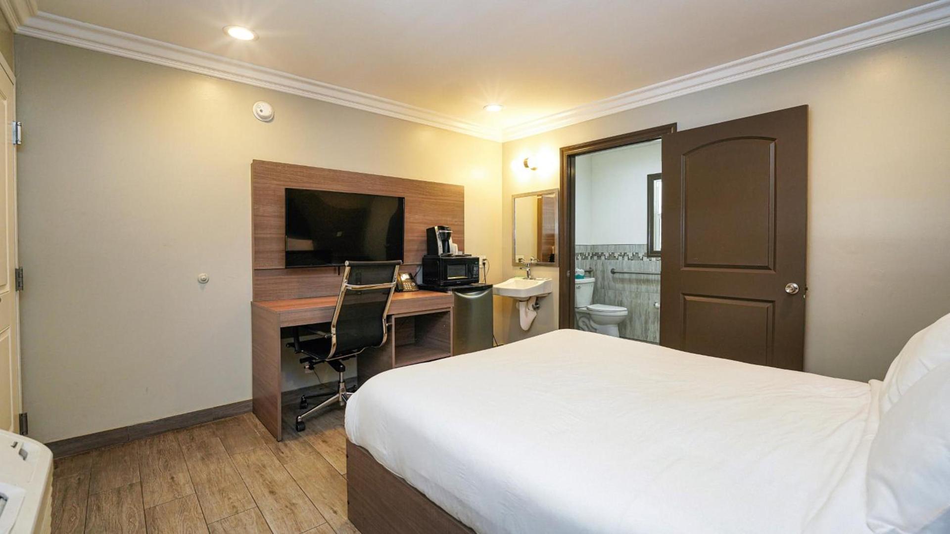 Americas Best Value Inn, Antioch photo 12