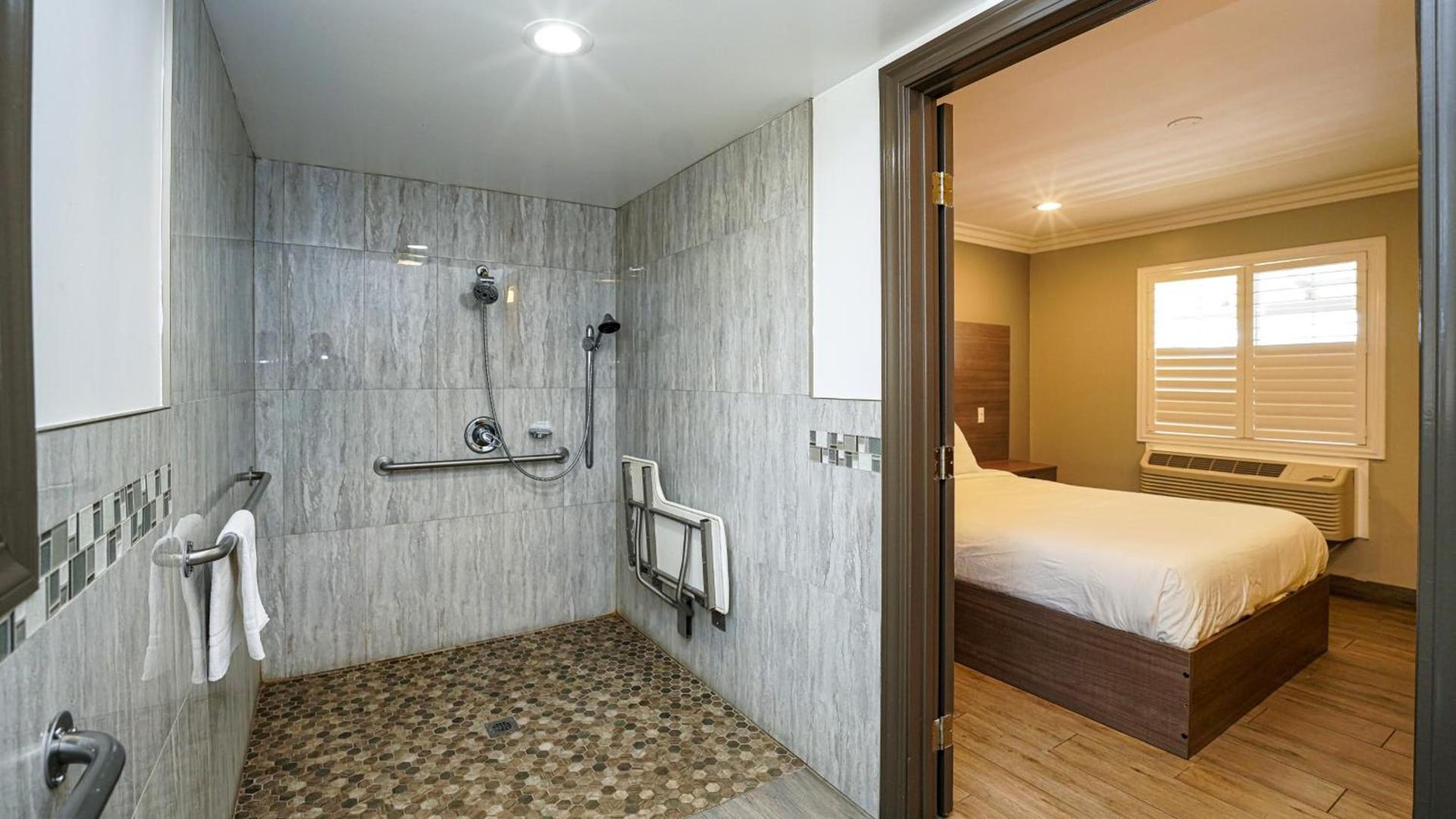 Americas Best Value Inn, Antioch photo 8