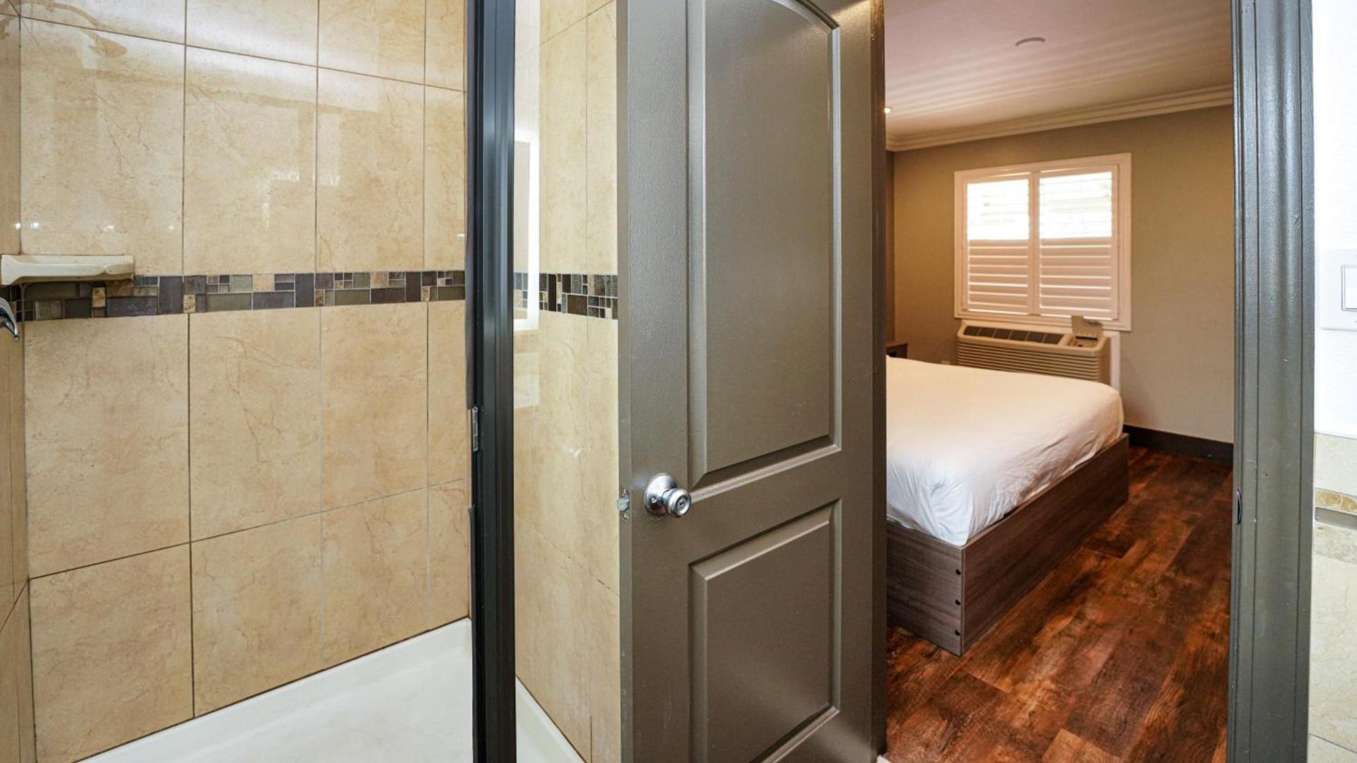 Americas Best Value Inn, Antioch photo 18