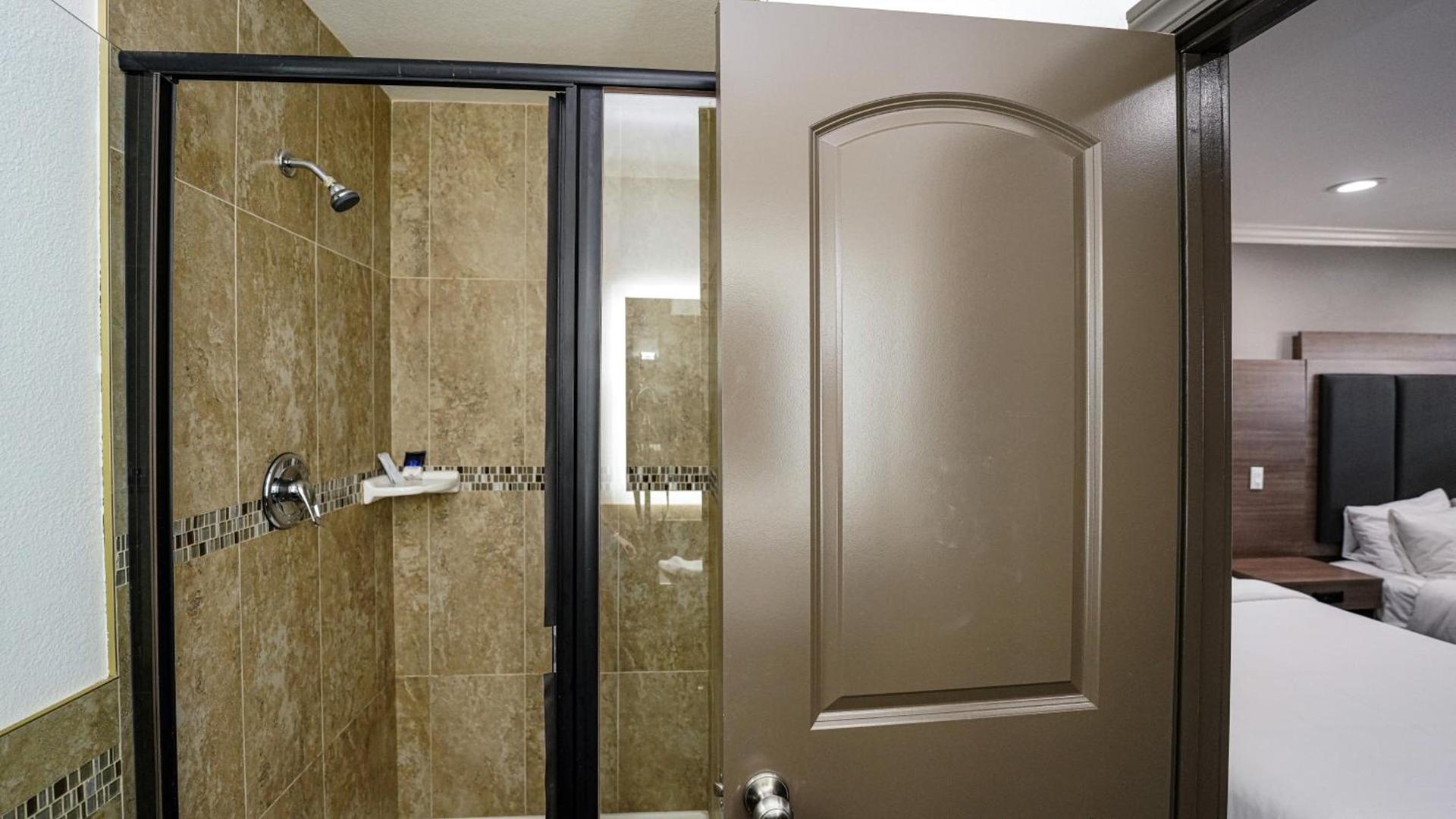 Americas Best Value Inn, Antioch photo 22
