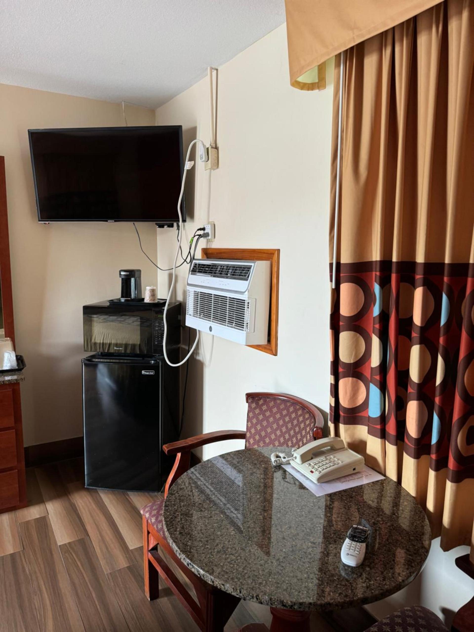 Snowbird Motel photo 6