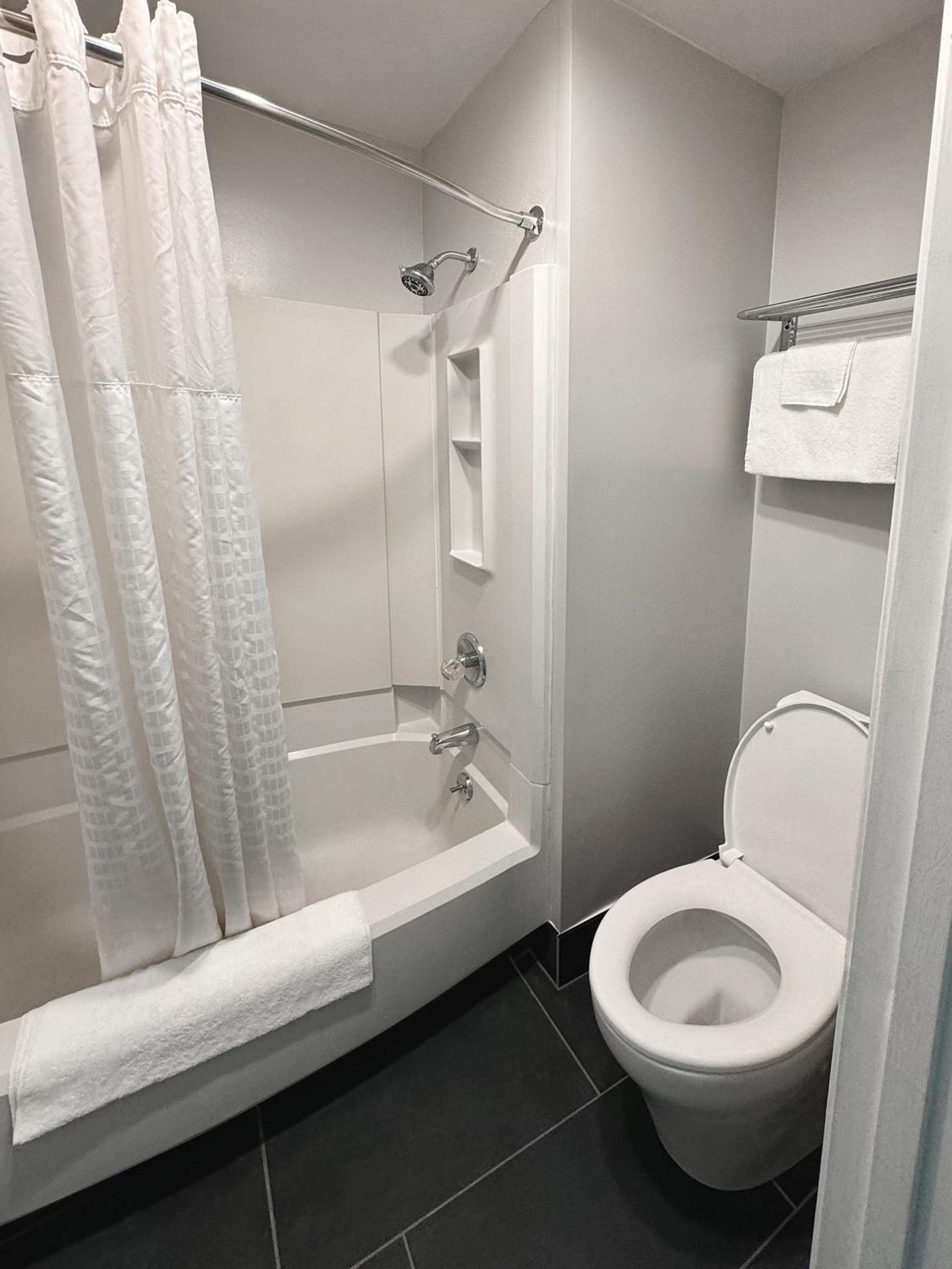 Quality Inn Fort Wayne photo 19