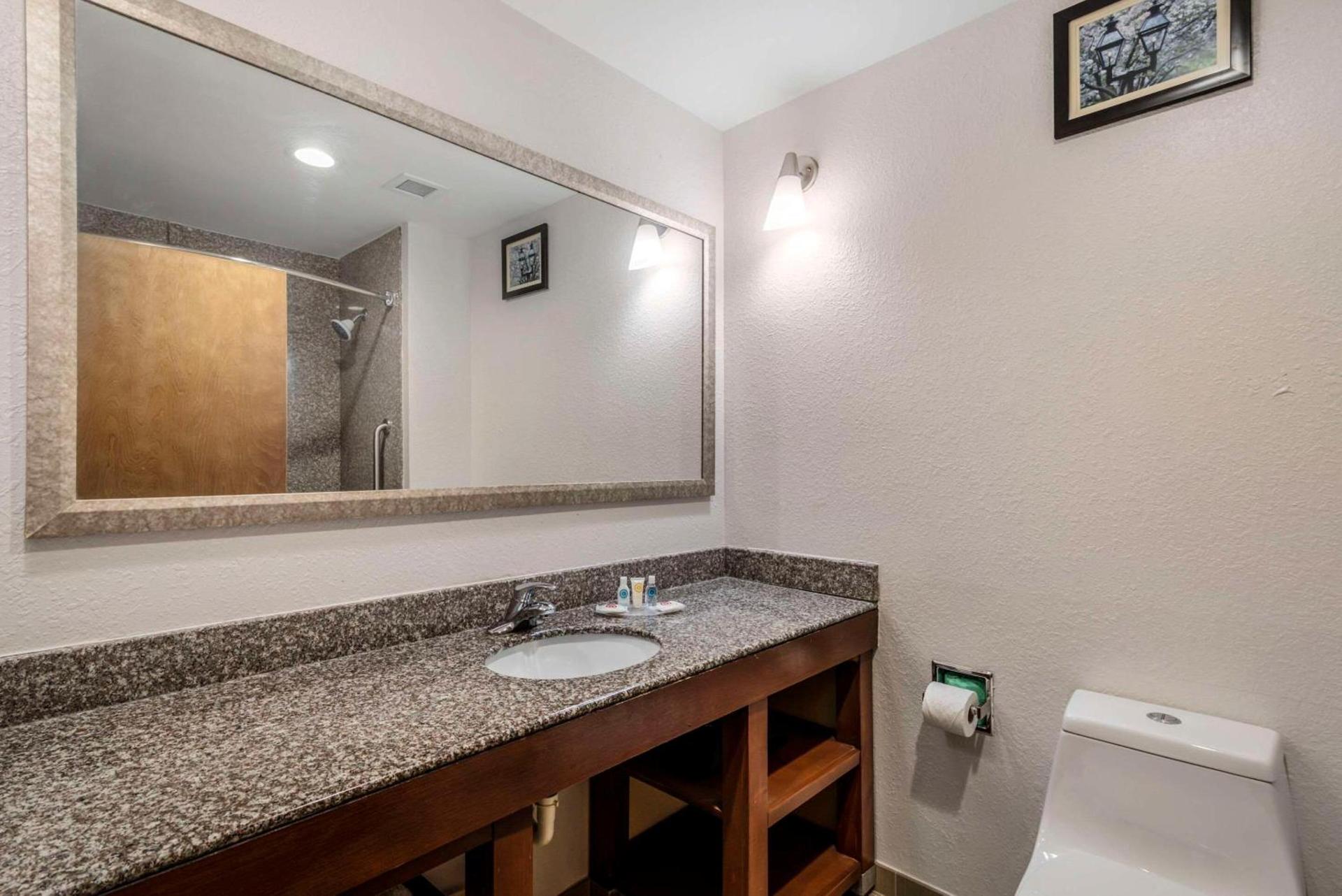 Comfort Suites Macon Northwest photo 6
