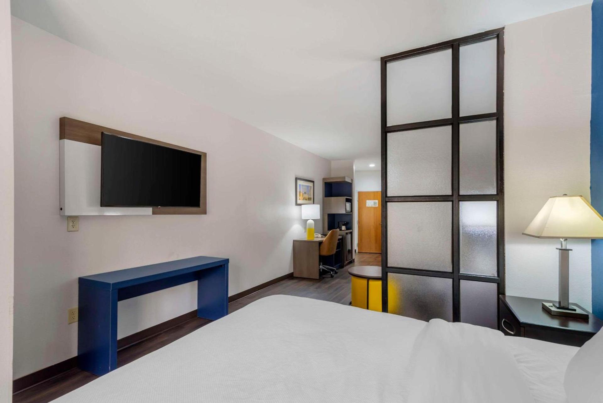 Comfort Suites Macon Northwest photo 18