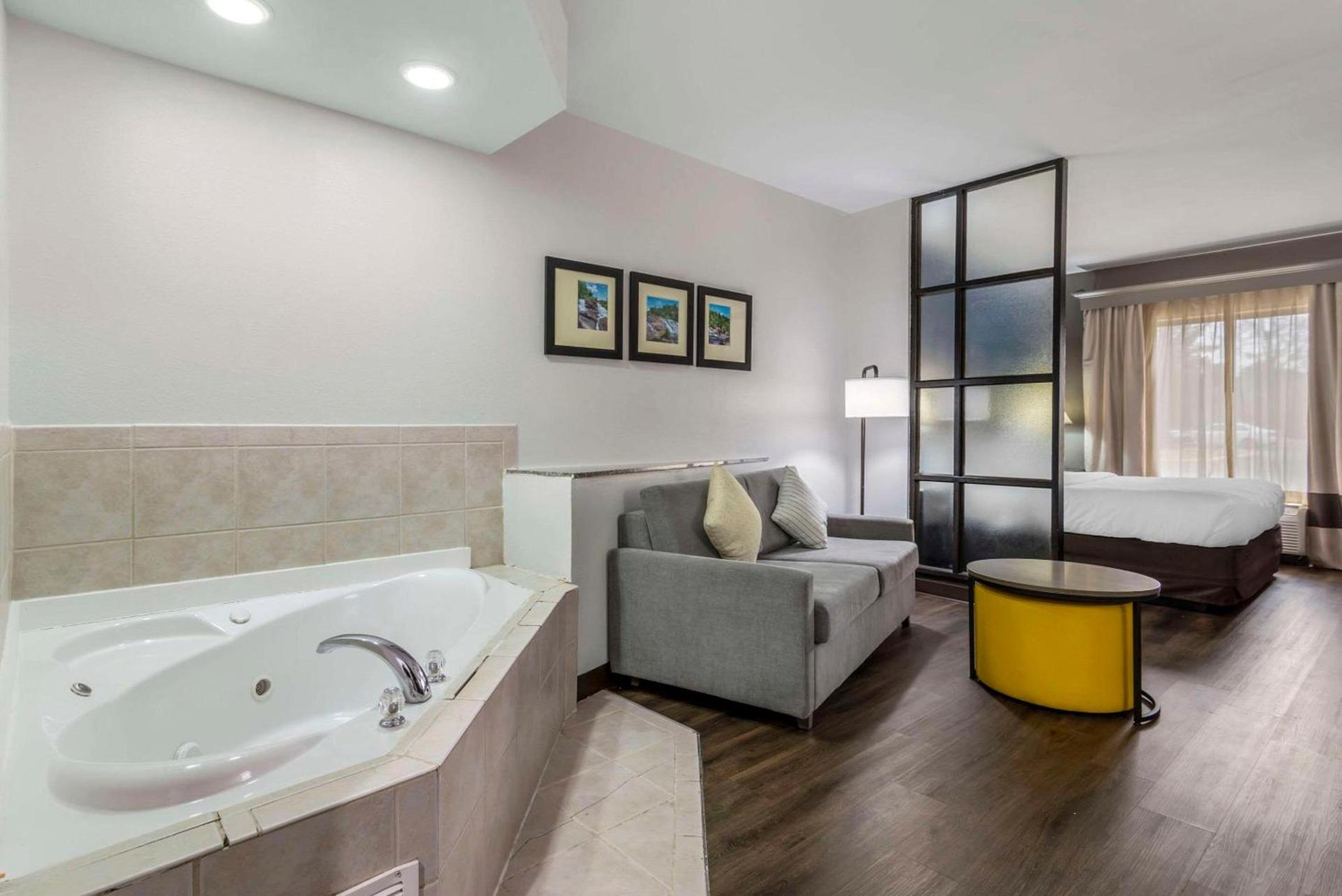 Comfort Suites Macon Northwest photo 19