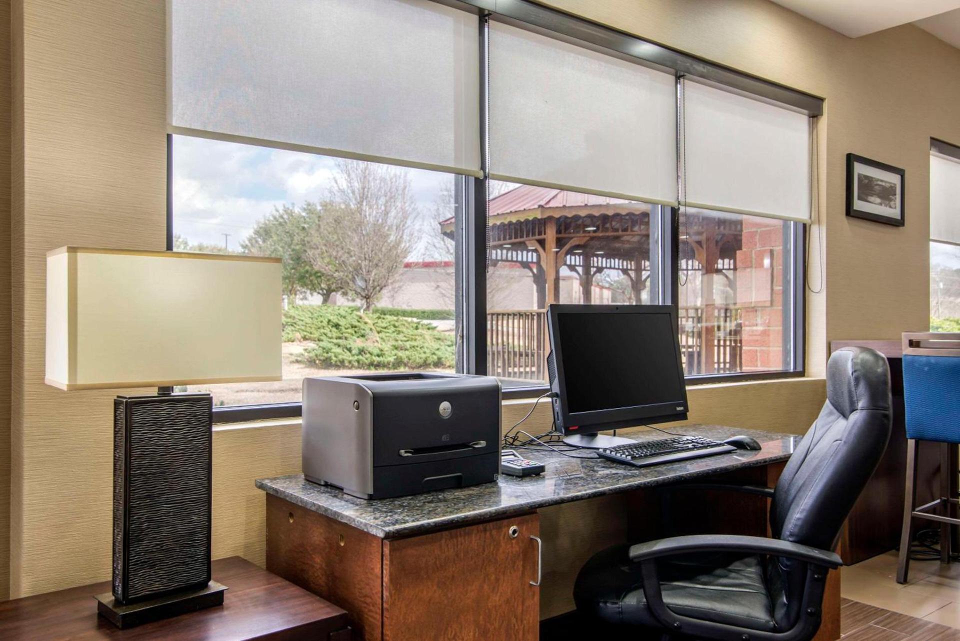 Comfort Suites Macon Northwest photo 25