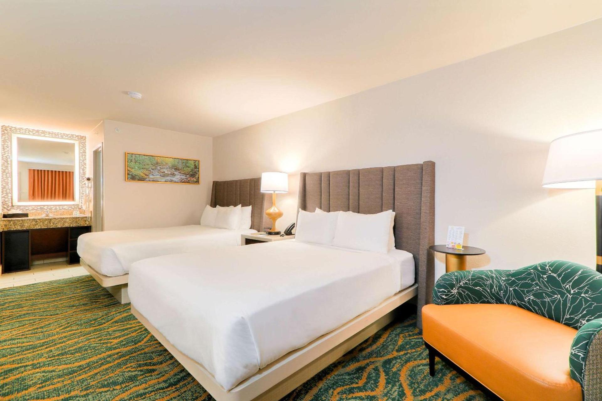 Quality Inn Near the Island Pigeon Forge photo 23