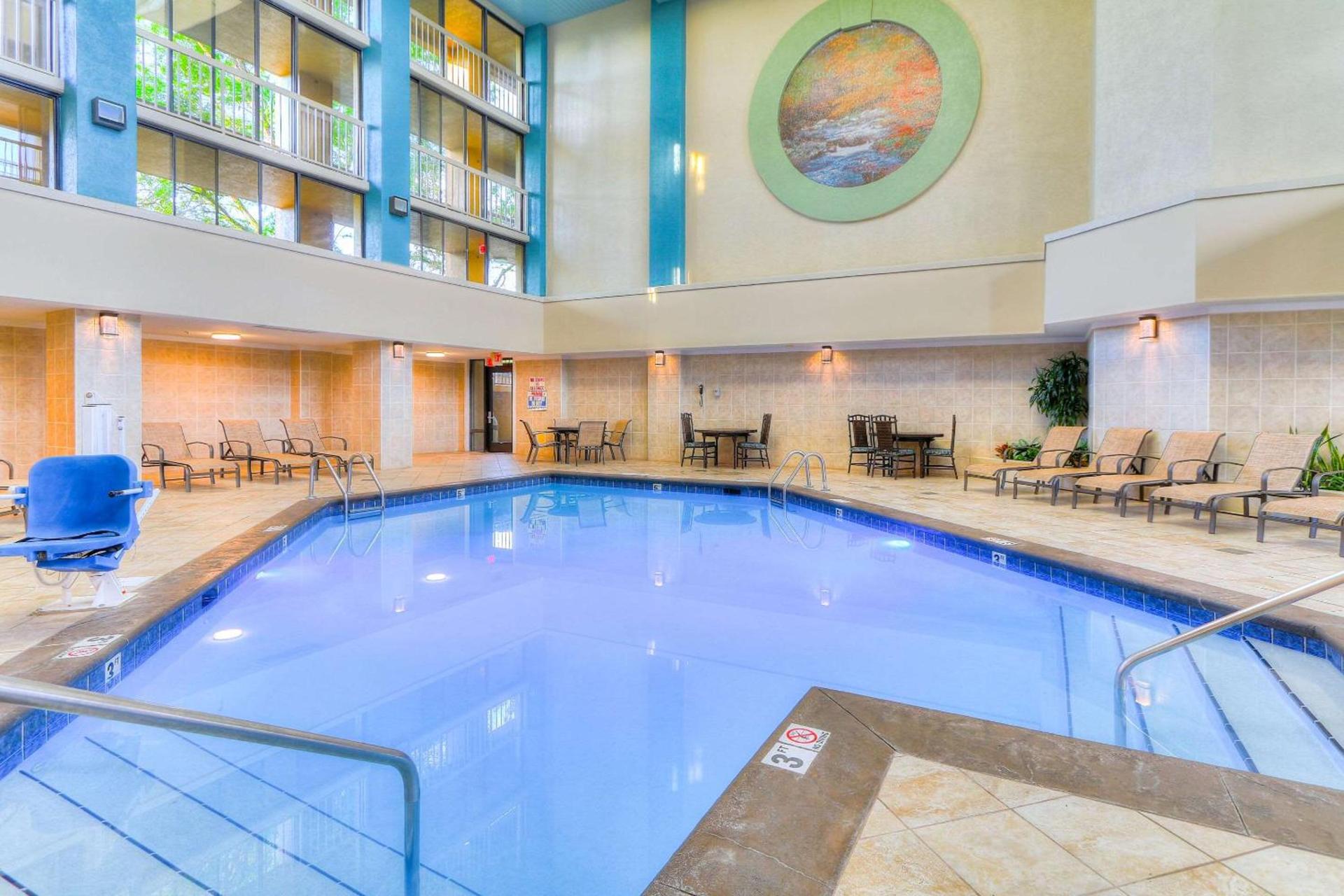 Quality Inn Near the Island Pigeon Forge photo 2