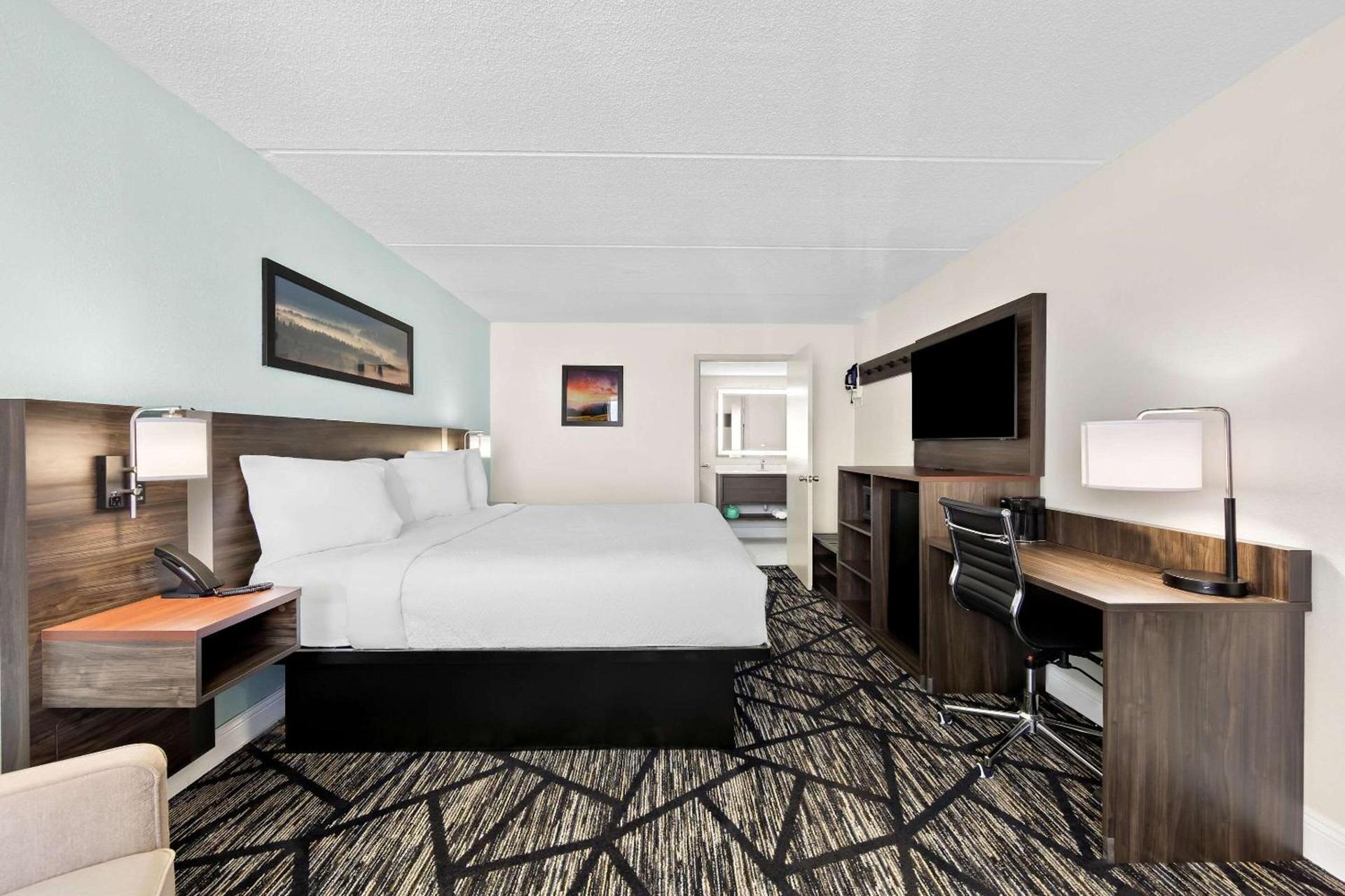 Clarion Inn & Suites near the Leconte Center Pigeon Forge photo 18