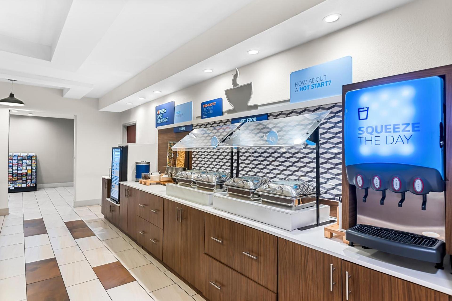 Holiday Inn Express Hotel & Suites Savannah Midtown by IHG photo 12