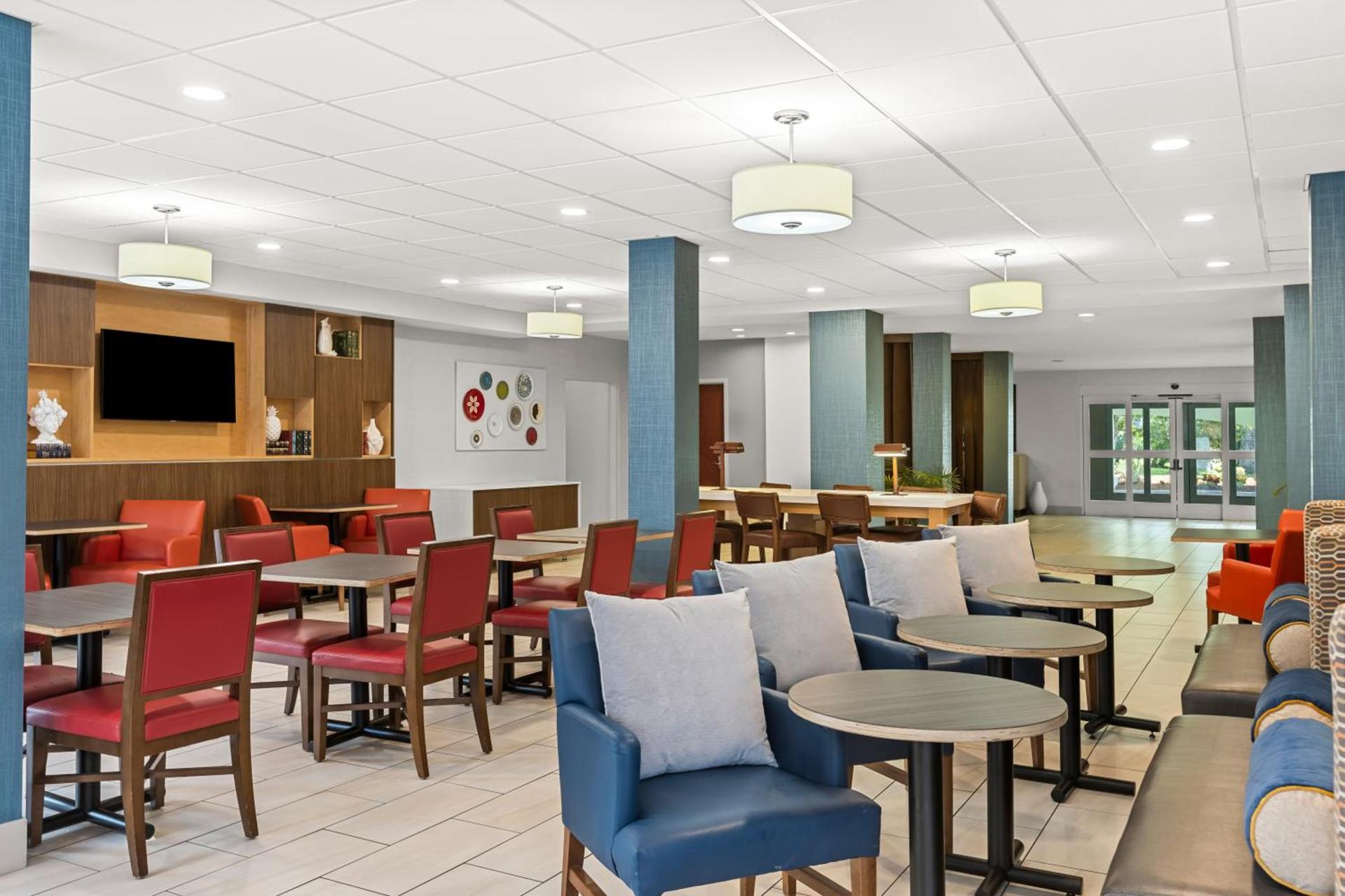 Holiday Inn Express Hotel & Suites Savannah Midtown by IHG photo 10