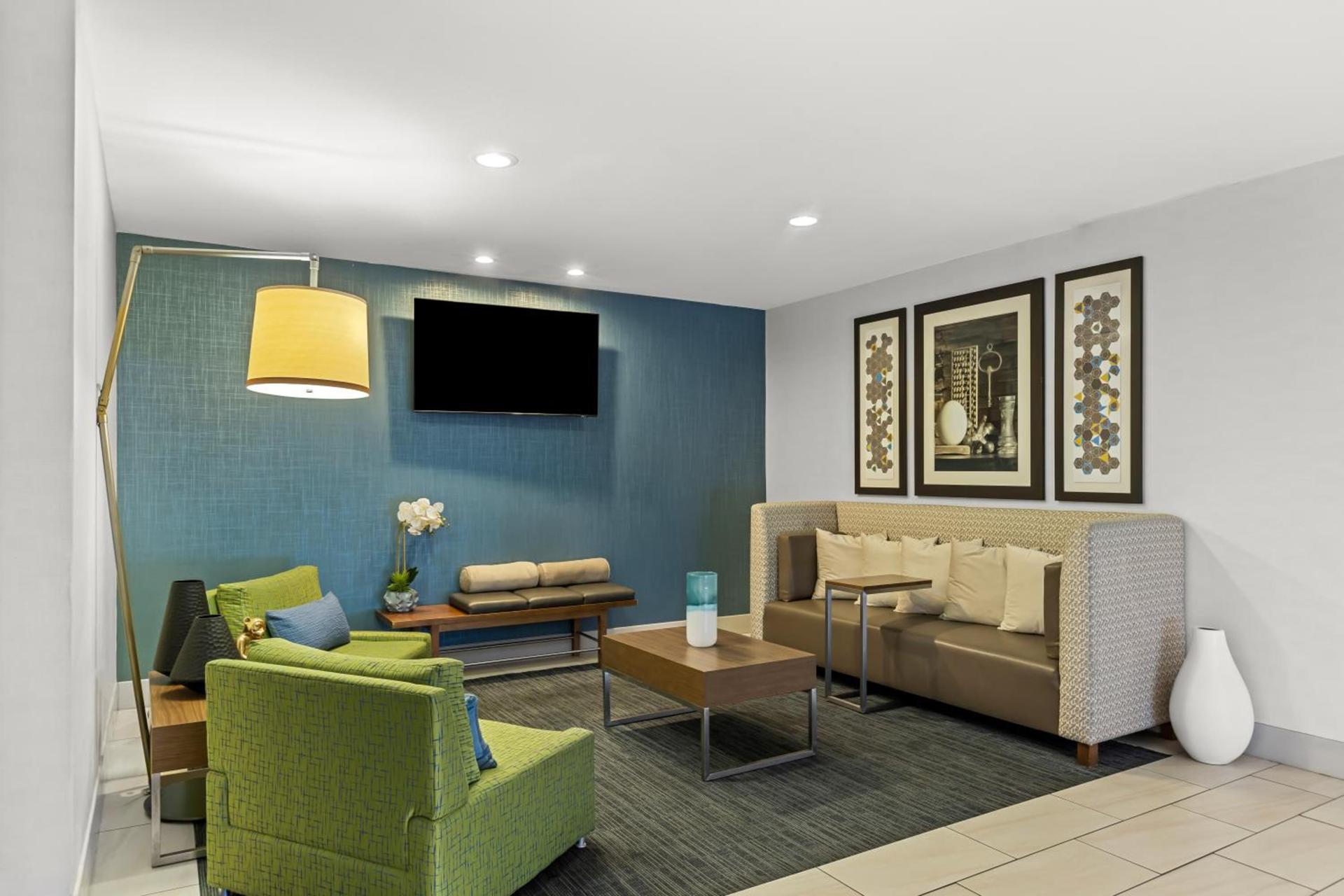 Holiday Inn Express Hotel & Suites Savannah Midtown by IHG photo 7
