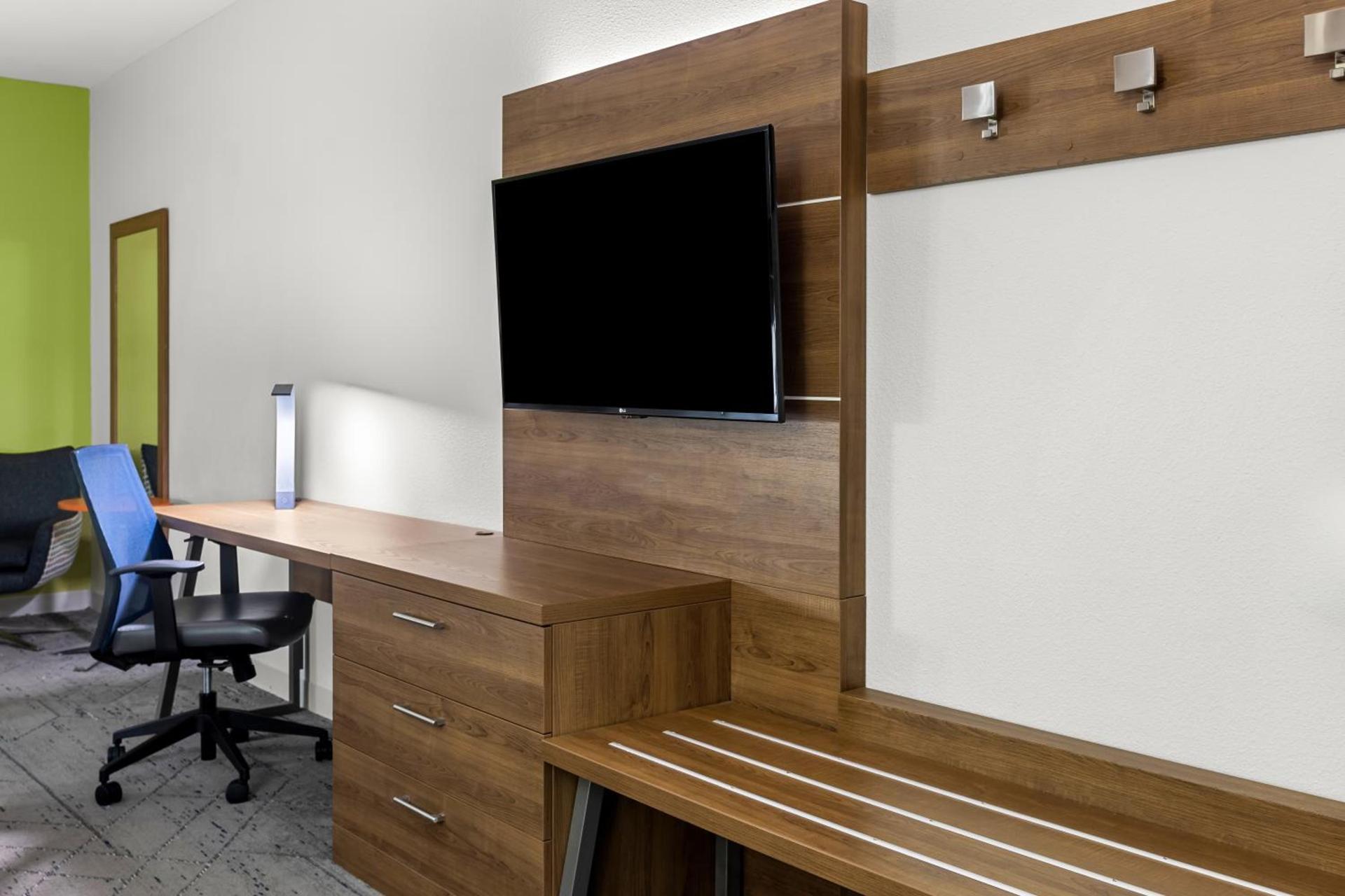 Holiday Inn Express Hotel & Suites Savannah Midtown by IHG photo 17