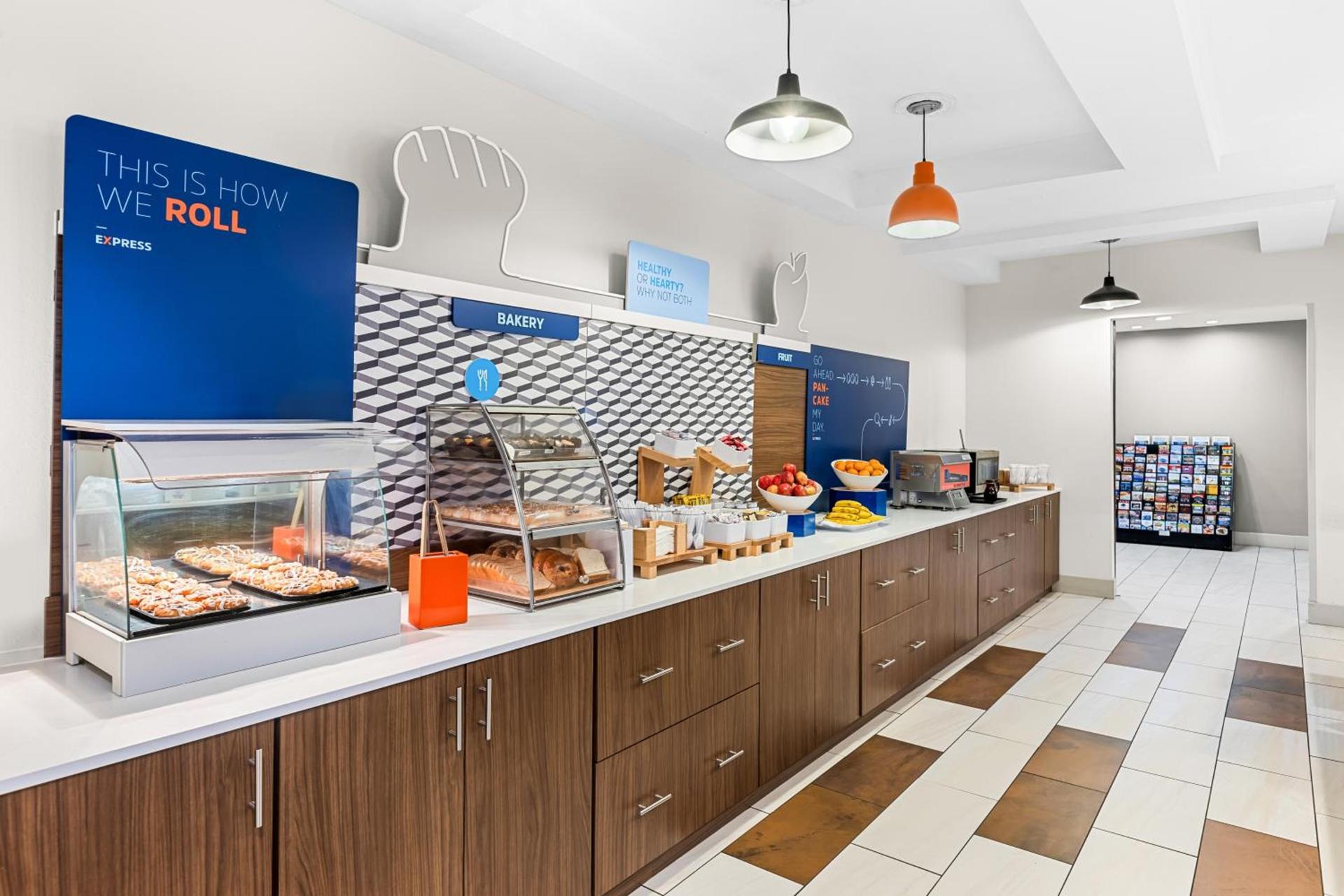 Holiday Inn Express Hotel & Suites Savannah Midtown by IHG photo 19