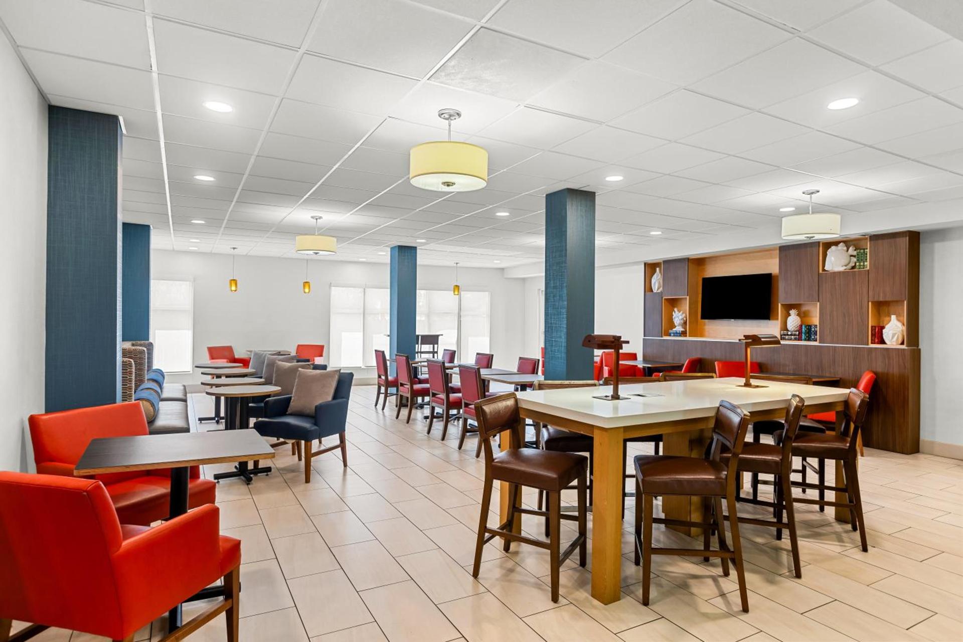 Holiday Inn Express Hotel & Suites Savannah Midtown by IHG photo 20