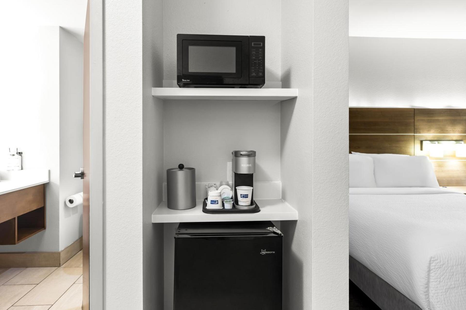 Holiday Inn Express Hotel & Suites Savannah Midtown by IHG photo 31