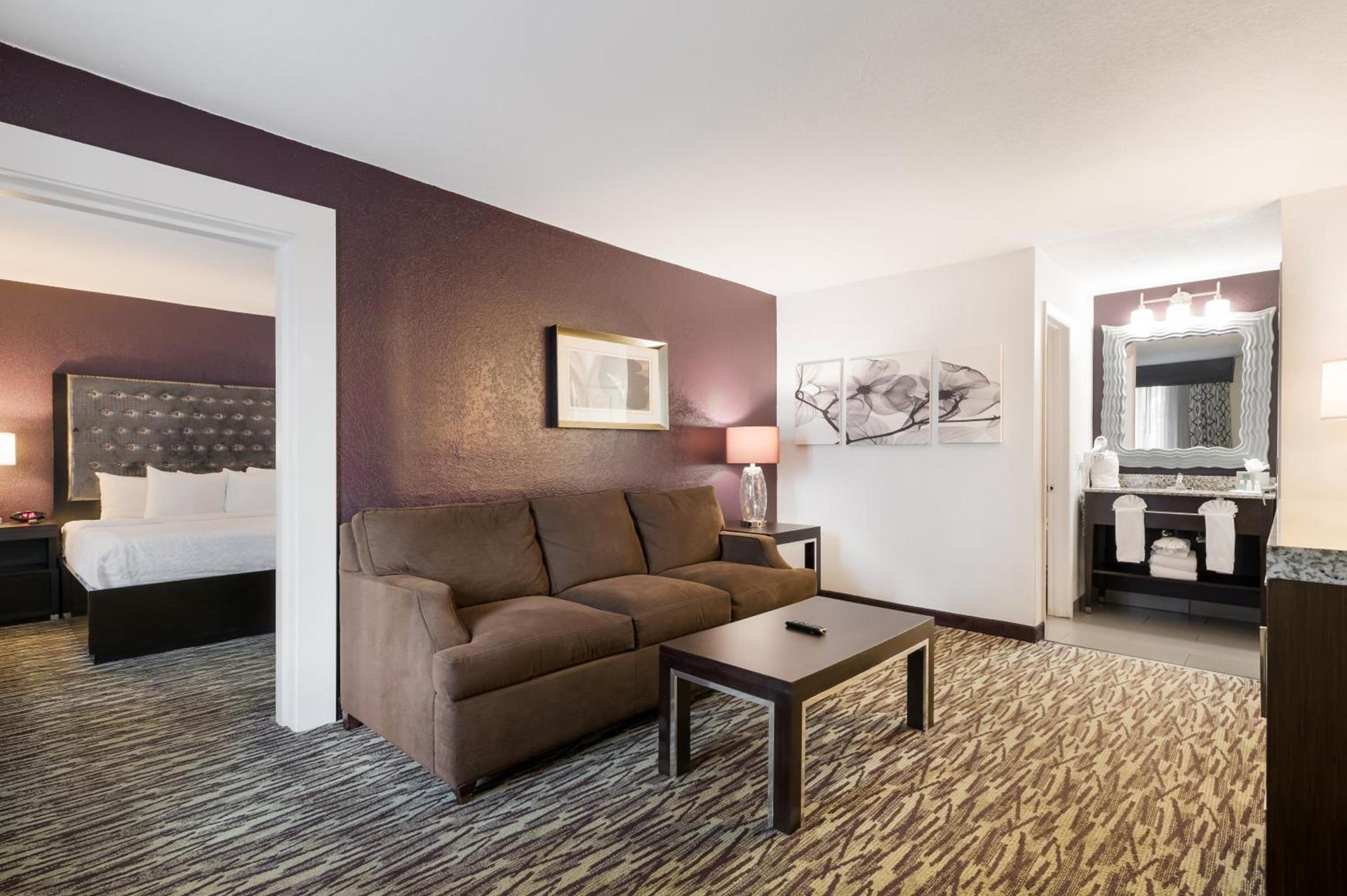 Clarion Inn & Suites Across From Universal Orlando Resort photo 52