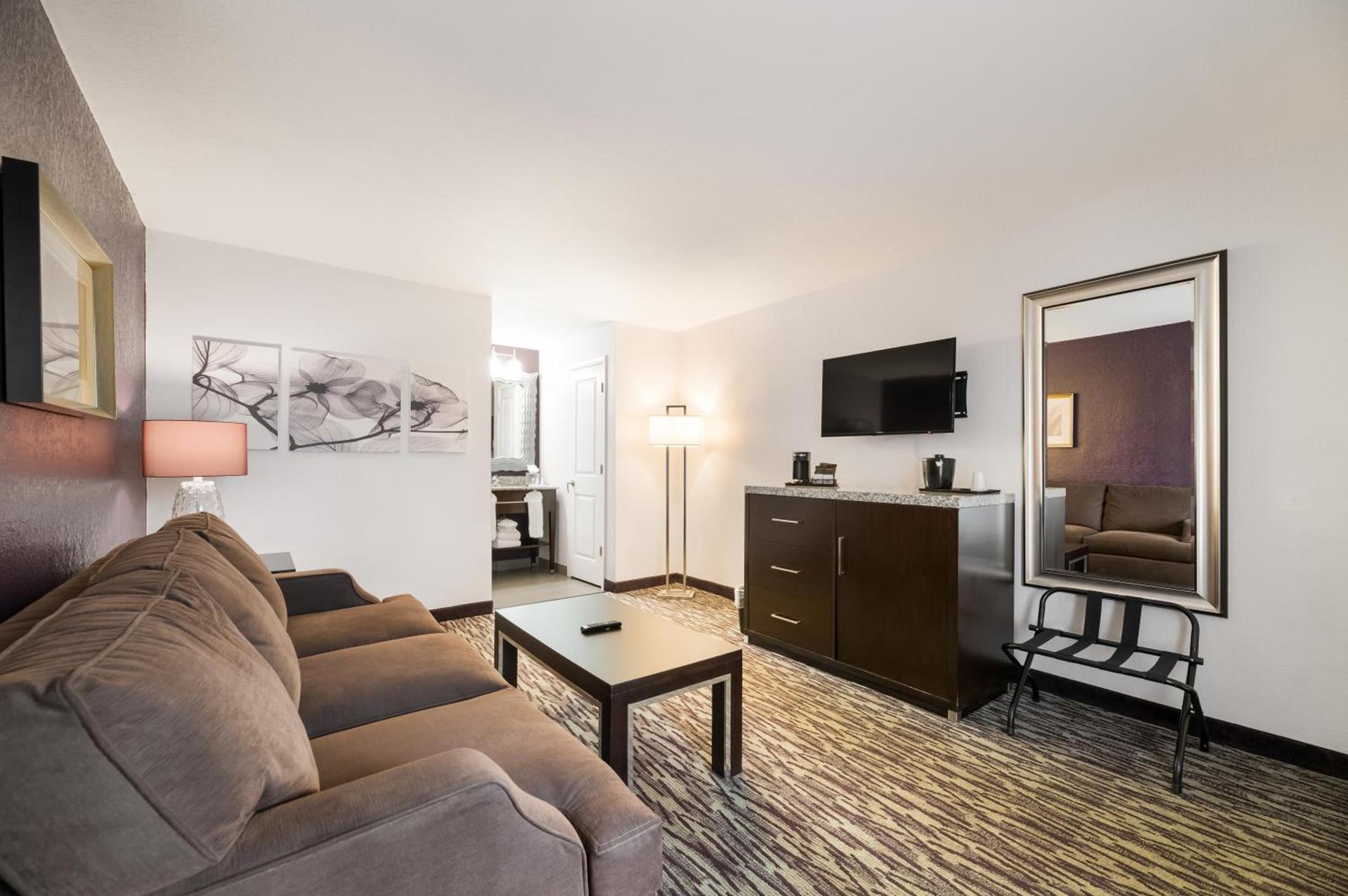 Clarion Inn & Suites Across From Universal Orlando Resort photo 53