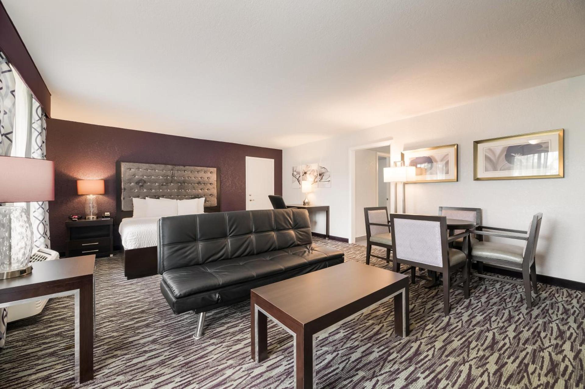 Clarion Inn & Suites Across From Universal Orlando Resort photo 54