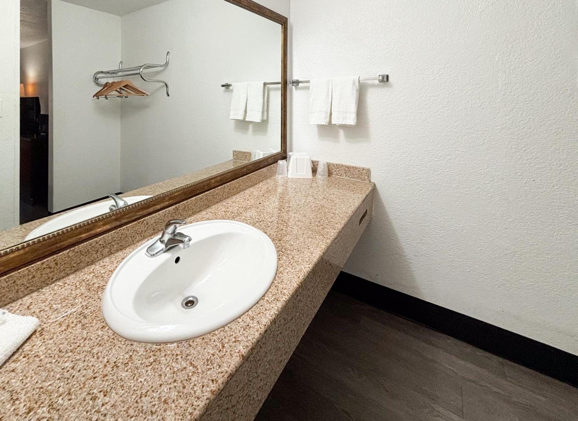 Motel 6 Mesa, AZ - Downtown photo 5