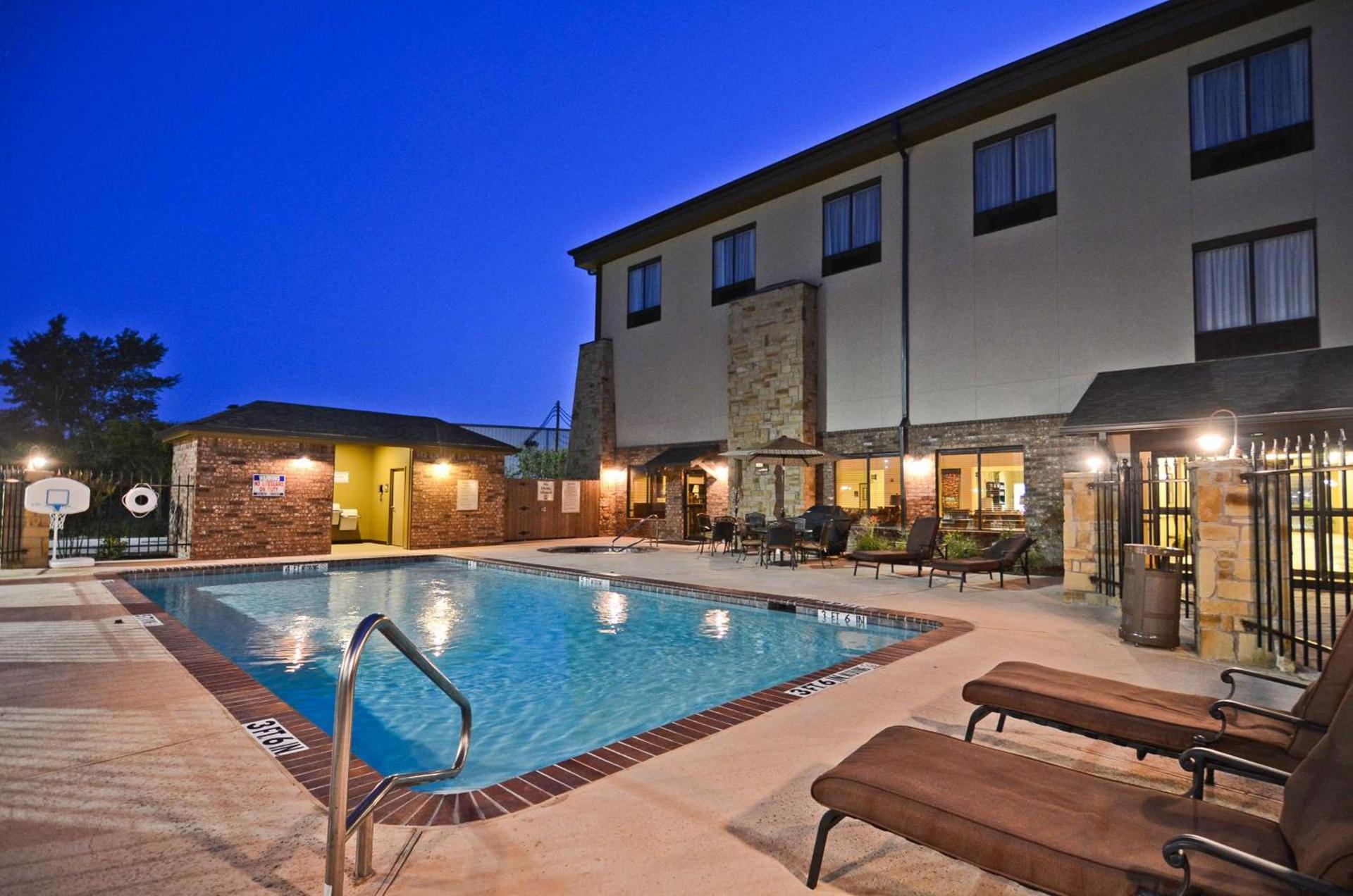 Best Western Plus Emory at Lake Fork Inn & Suites photo 4