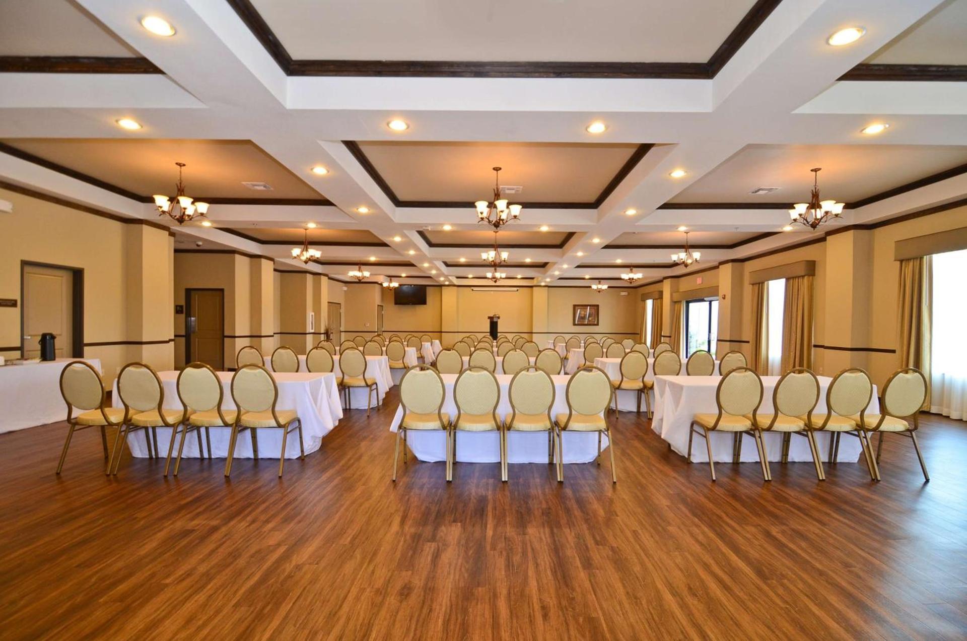 Best Western Plus Emory at Lake Fork Inn & Suites photo 8