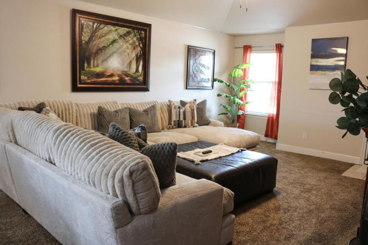 Business Comfort Private Bedroom in Odessa photo 11