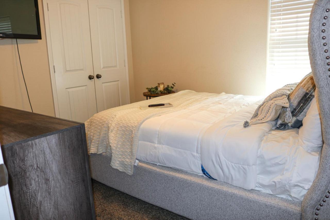 Business Comfort Private Bedroom in Odessa photo 10