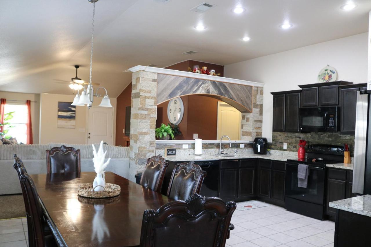 Business Comfort Private Bedroom in Odessa photo 4