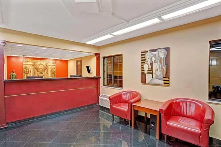 Economy Inn Jax-OP photo 8