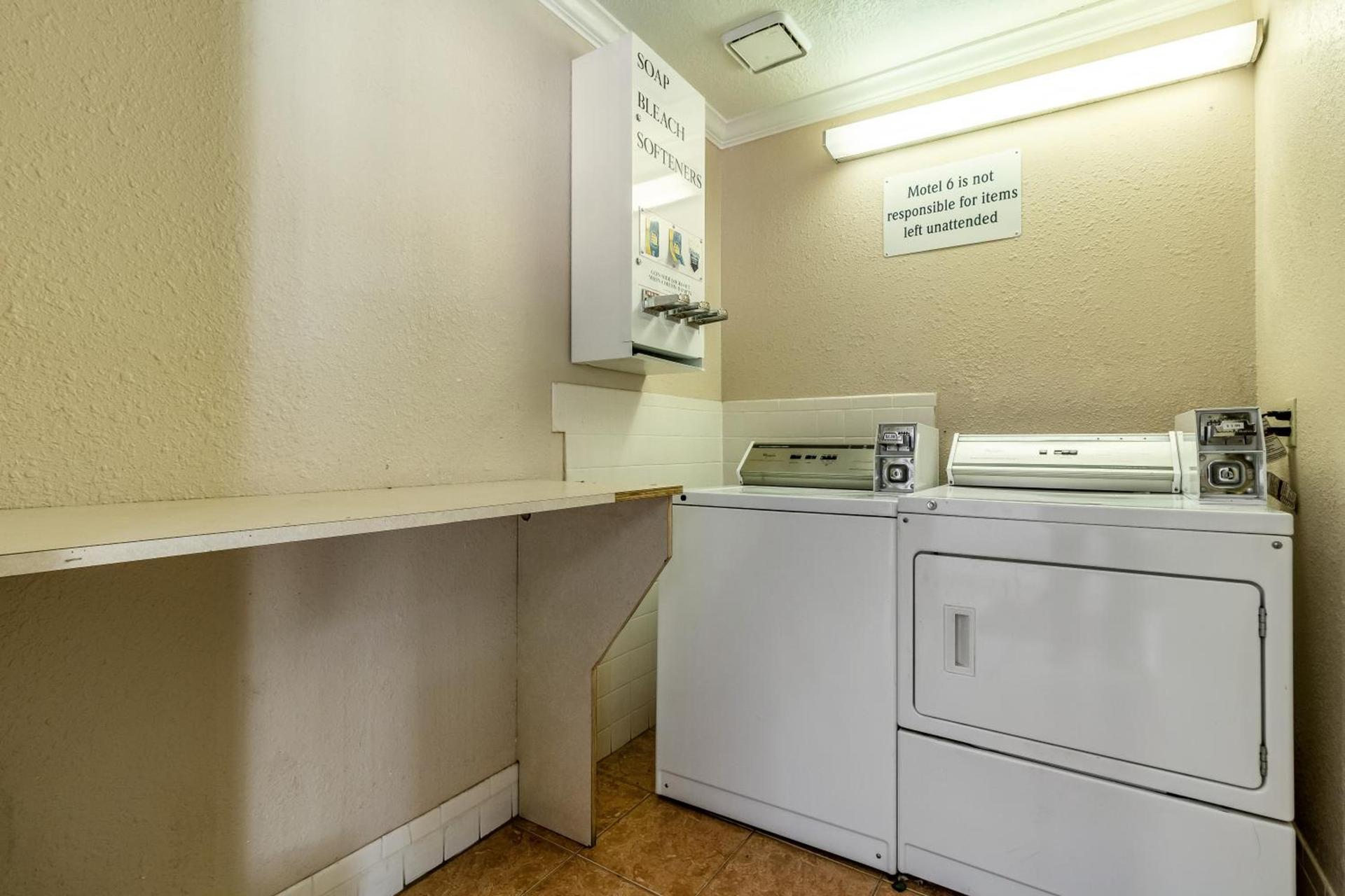 Motel 6-Alvin, TX photo 10
