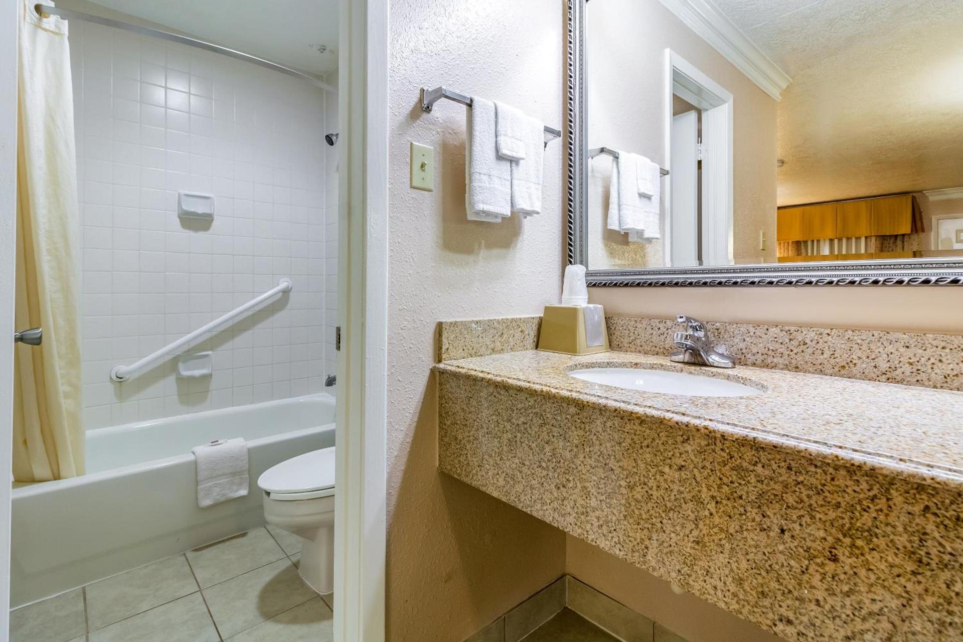 Motel 6-Alvin, TX photo 12