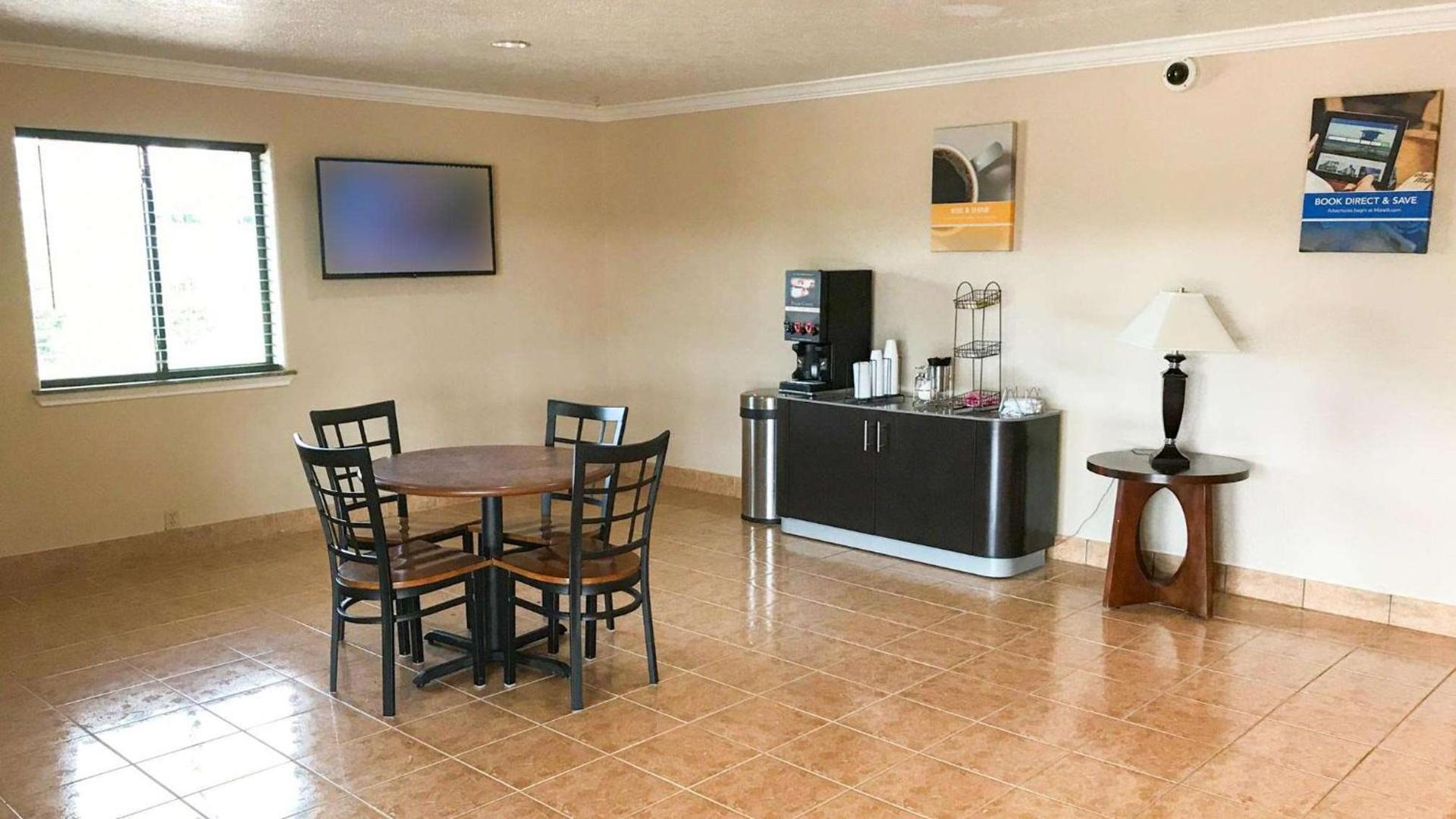 Motel 6-Alvin, TX photo 2