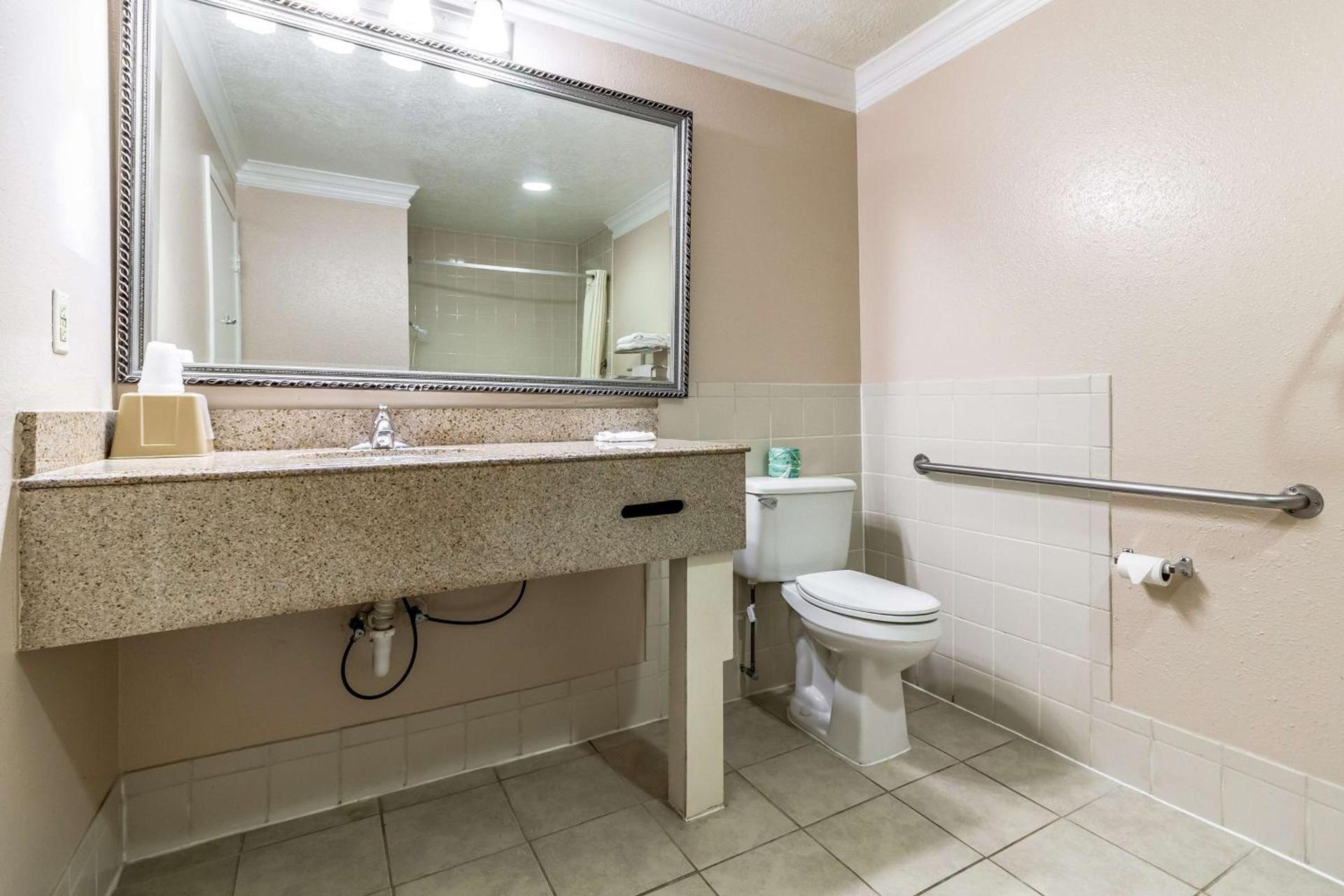 Motel 6-Alvin, TX photo 3