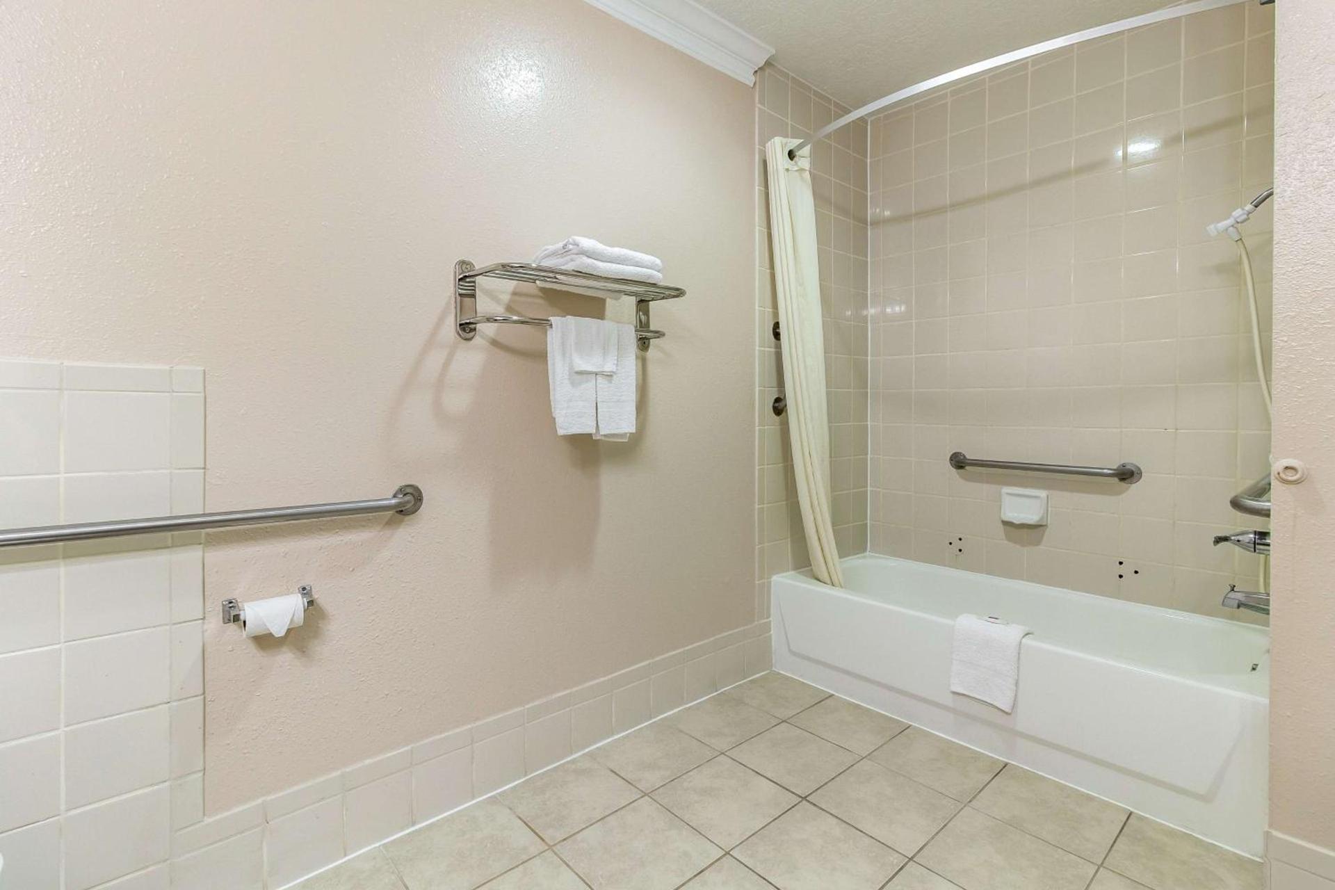 Motel 6-Alvin, TX photo 4
